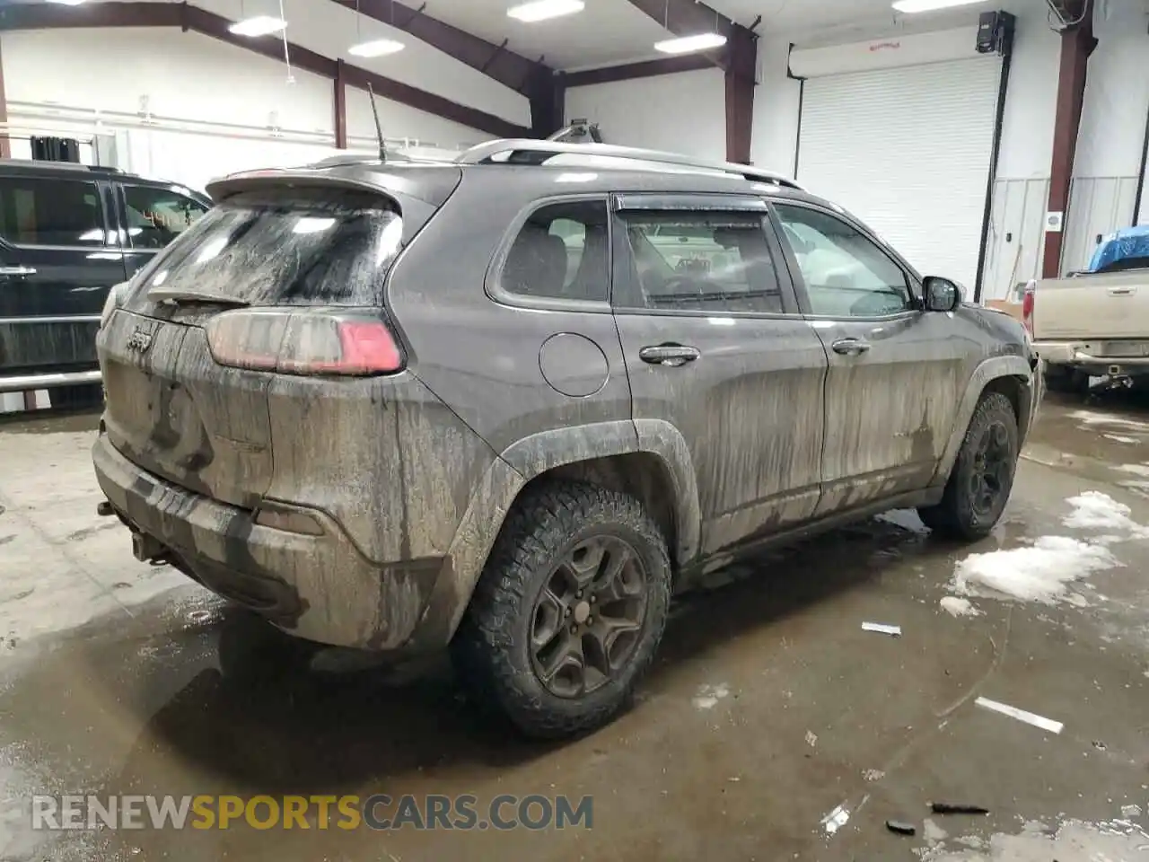 3 Photograph of a damaged car 1C4PJMBX4KD138598 JEEP CHEROKEE 2019