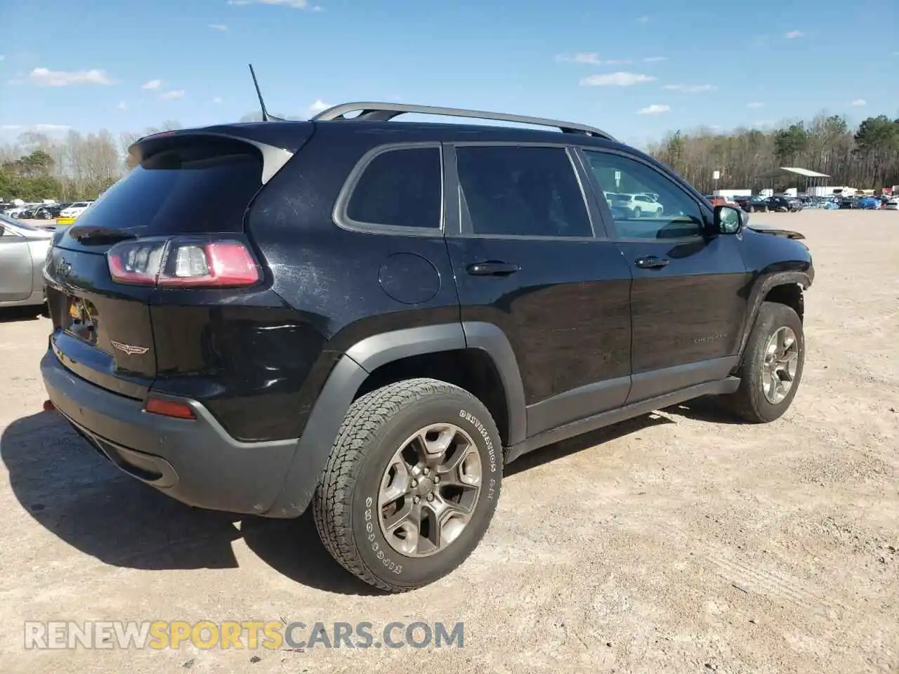 3 Photograph of a damaged car 1C4PJMBX4KD375155 JEEP CHEROKEE 2019