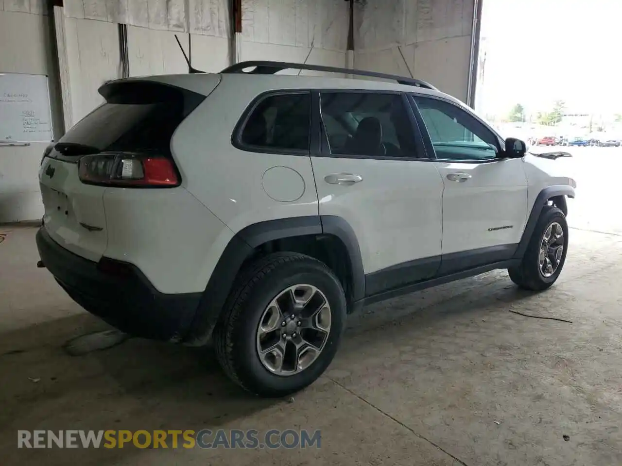 3 Photograph of a damaged car 1C4PJMBX5KD250701 JEEP CHEROKEE 2019