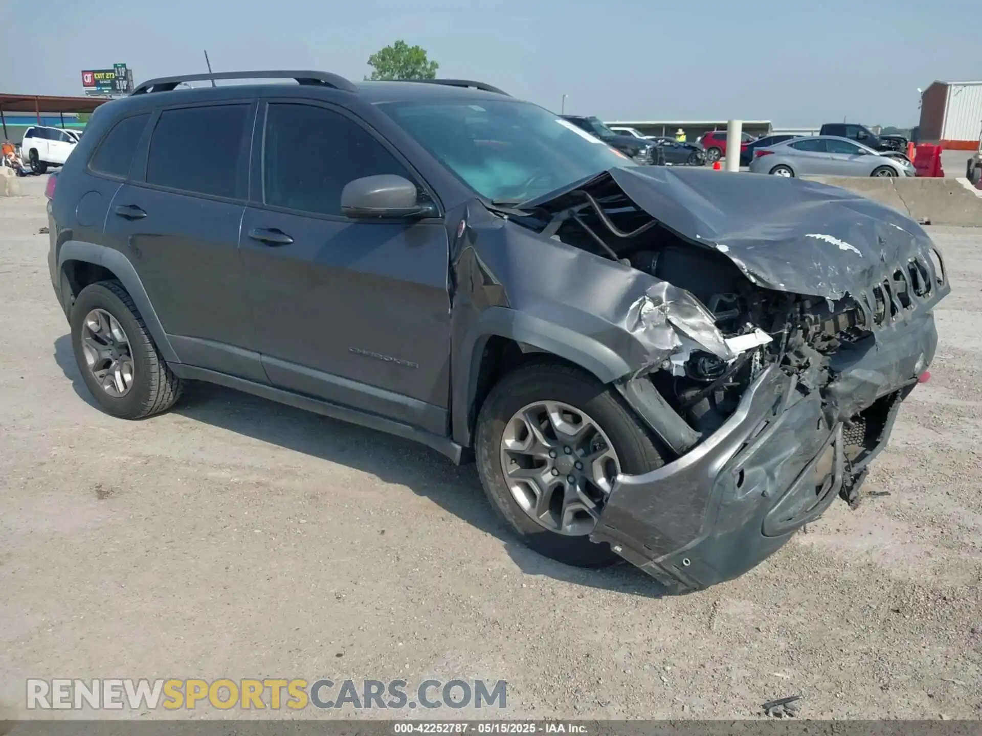 1 Photograph of a damaged car 1C4PJMBX7KD189366 JEEP CHEROKEE 2019