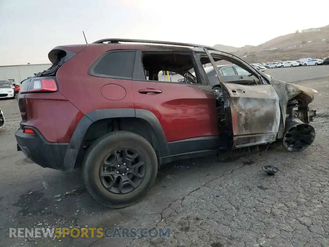 3 Photograph of a damaged car 1C4PJMBX7KD472656 JEEP CHEROKEE 2019