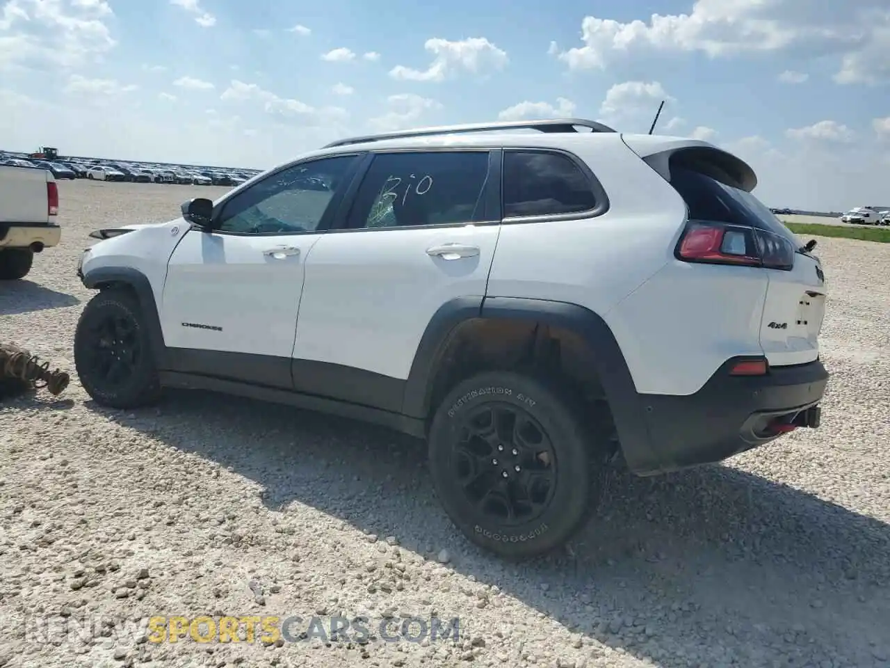 2 Photograph of a damaged car 1C4PJMBX9KD310723 JEEP CHEROKEE 2019