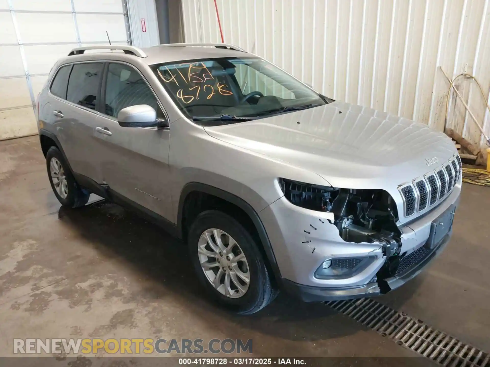 1 Фотография поврежденного автомобиля 1C4PJMCB0KD122398 JEEP CHEROKEE 2019