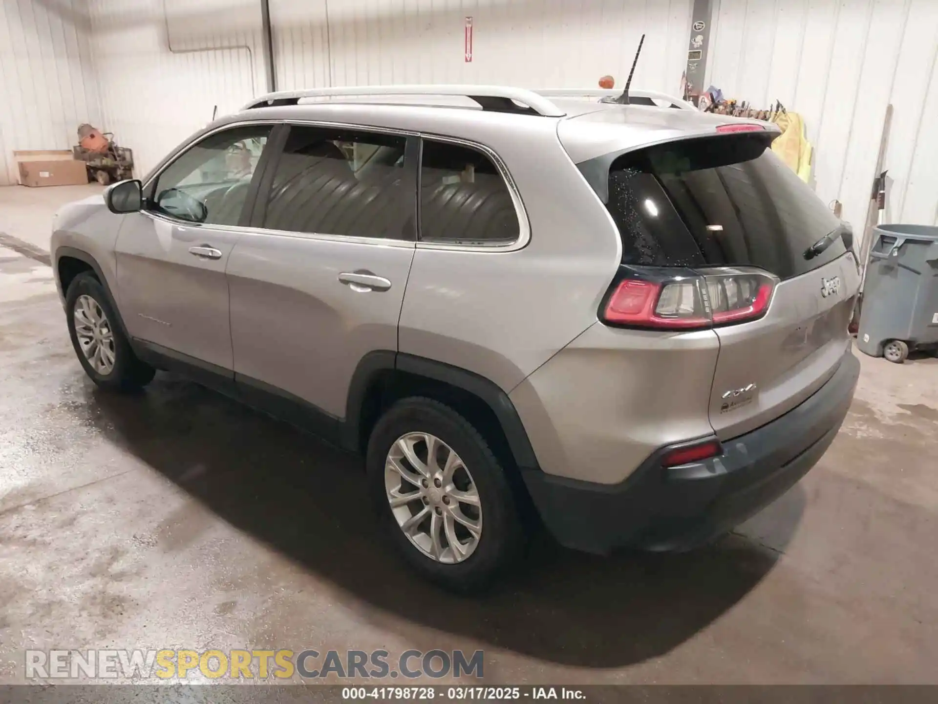 3 Фотография поврежденного автомобиля 1C4PJMCB0KD122398 JEEP CHEROKEE 2019