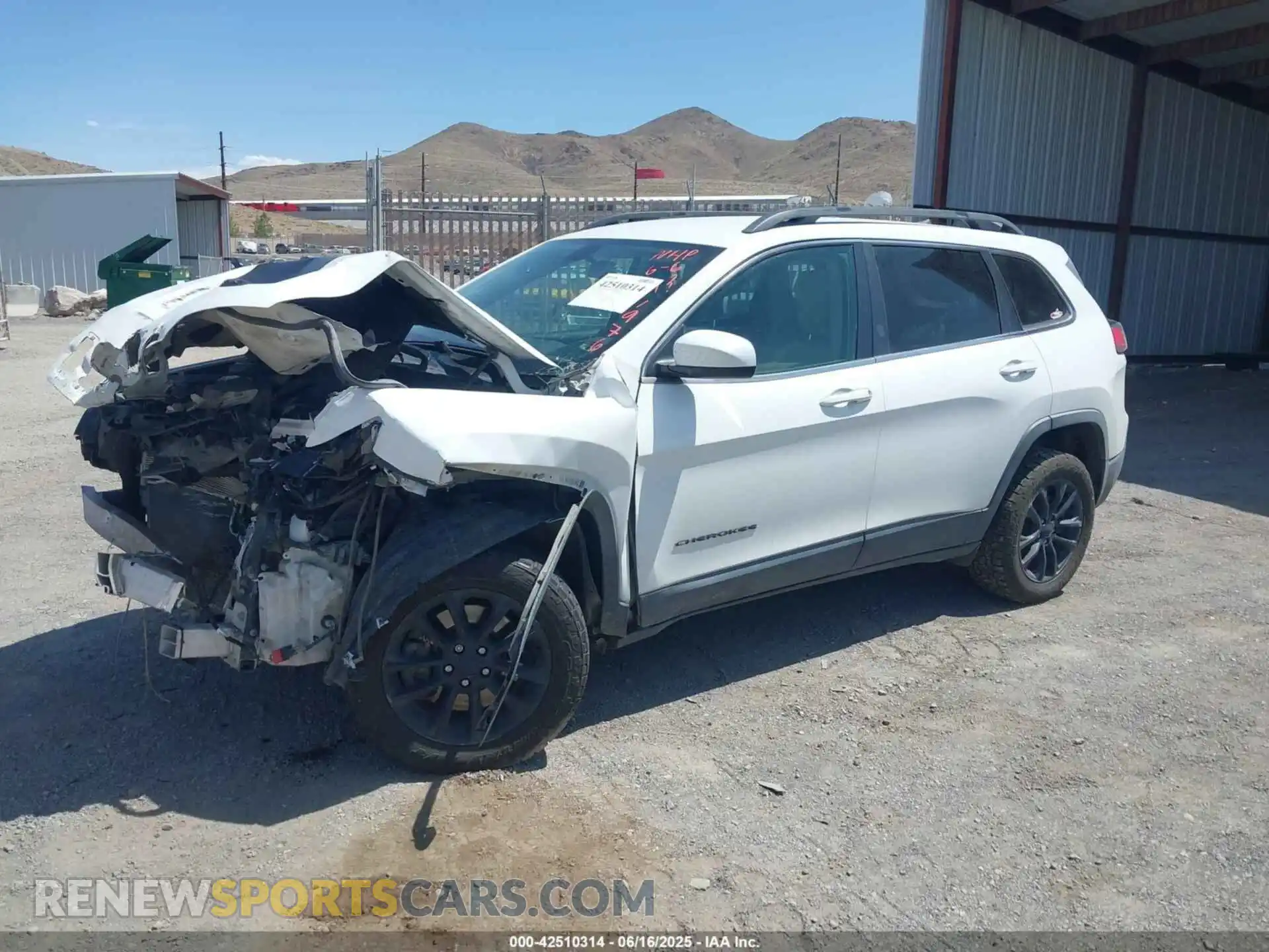 2 Фотография поврежденного автомобиля 1C4PJMCB0KD161976 JEEP CHEROKEE 2019
