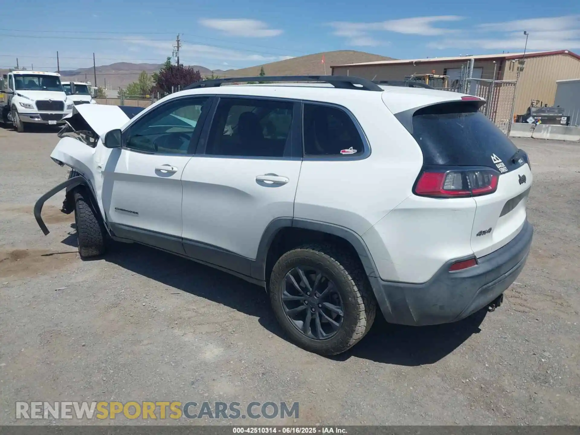 3 Фотография поврежденного автомобиля 1C4PJMCB0KD161976 JEEP CHEROKEE 2019