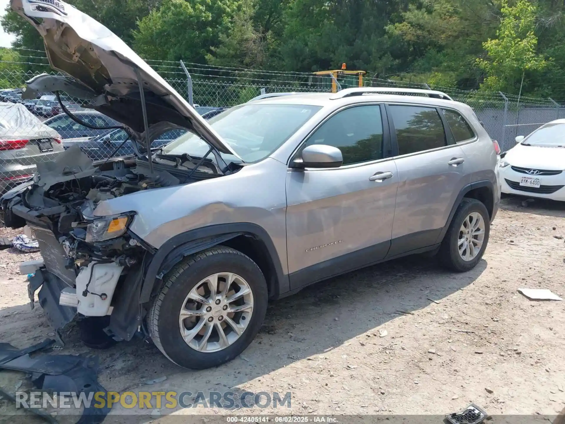 2 Photograph of a damaged car 1C4PJMCB2KD394337 JEEP CHEROKEE 2019