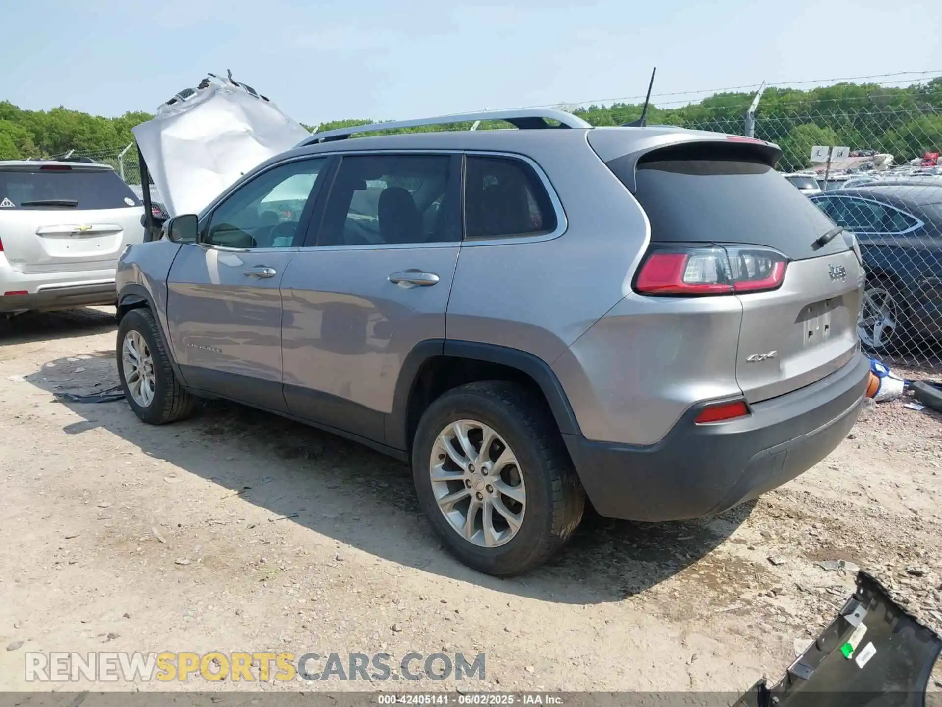 3 Photograph of a damaged car 1C4PJMCB2KD394337 JEEP CHEROKEE 2019