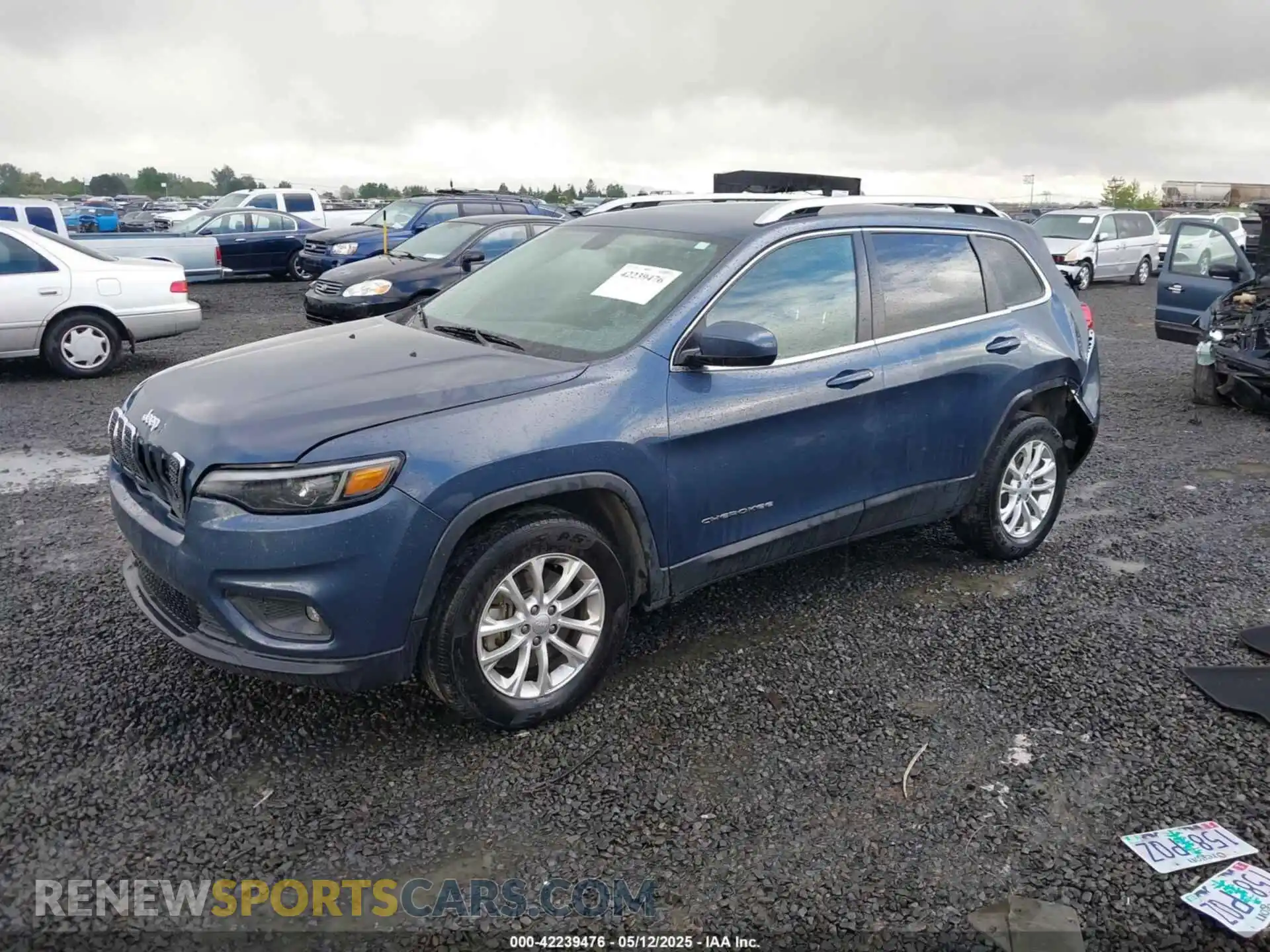 2 Photograph of a damaged car 1C4PJMCX2KD369871 JEEP CHEROKEE 2019