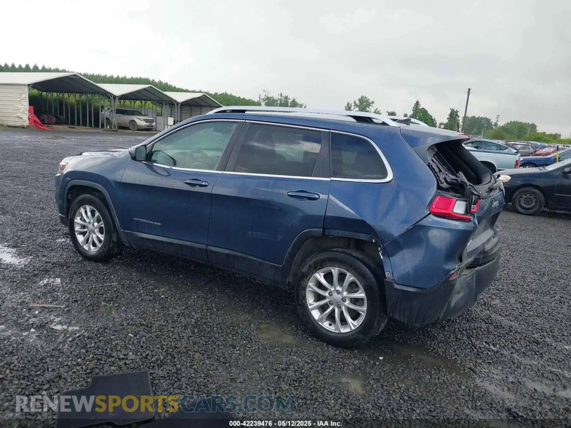 3 Photograph of a damaged car 1C4PJMCX2KD369871 JEEP CHEROKEE 2019