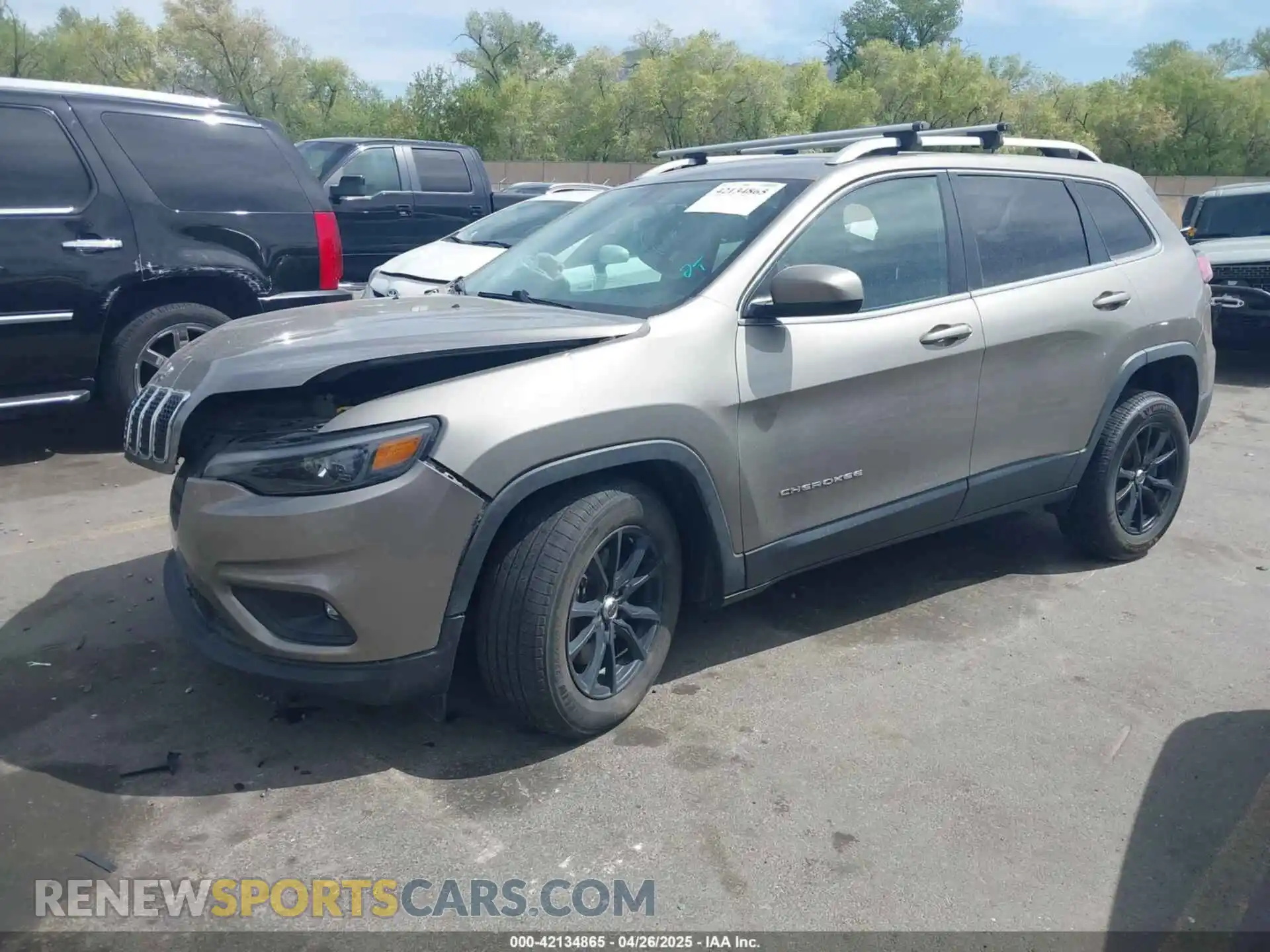 2 Photograph of a damaged car 1C4PJMCX3KD103498 JEEP CHEROKEE 2019
