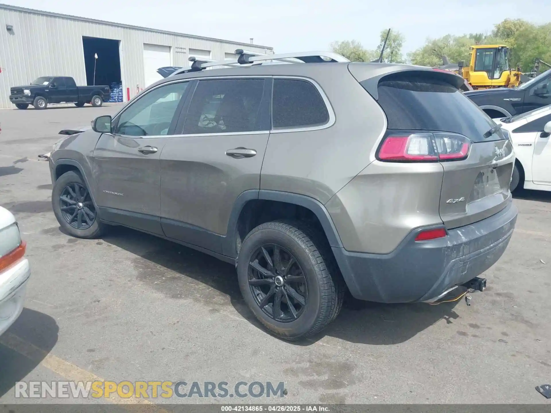 3 Photograph of a damaged car 1C4PJMCX3KD103498 JEEP CHEROKEE 2019