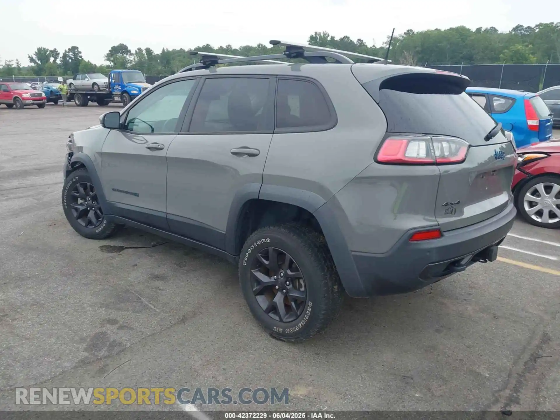 3 Photograph of a damaged car 1C4PJMCX3KD448868 JEEP CHEROKEE 2019