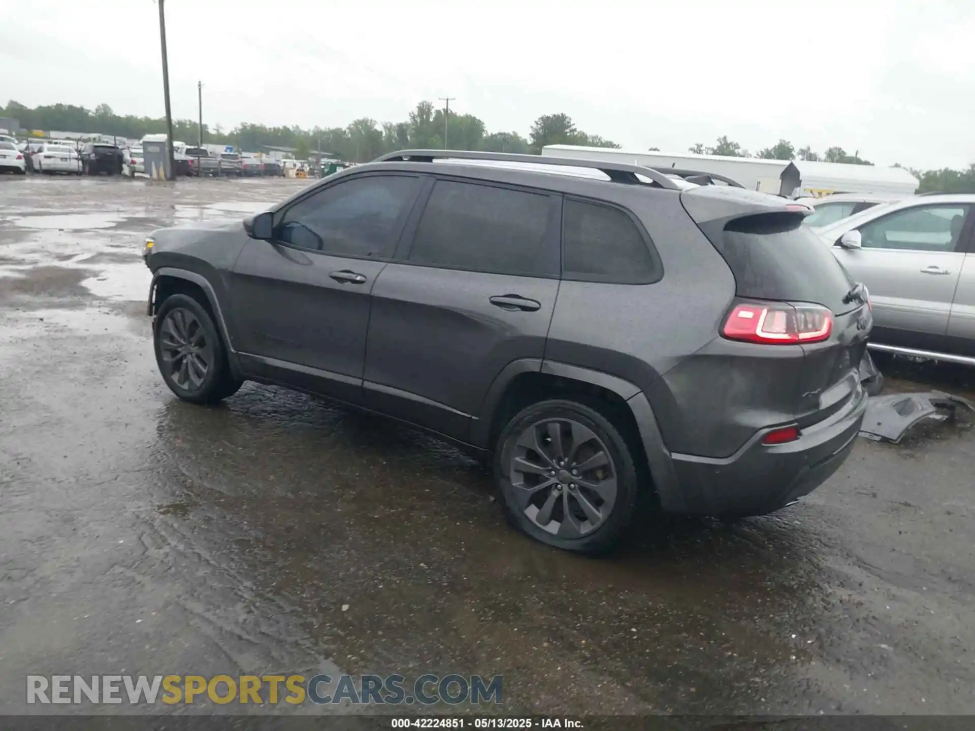 3 Photograph of a damaged car 1C4PJMDX9KD389713 JEEP CHEROKEE 2019