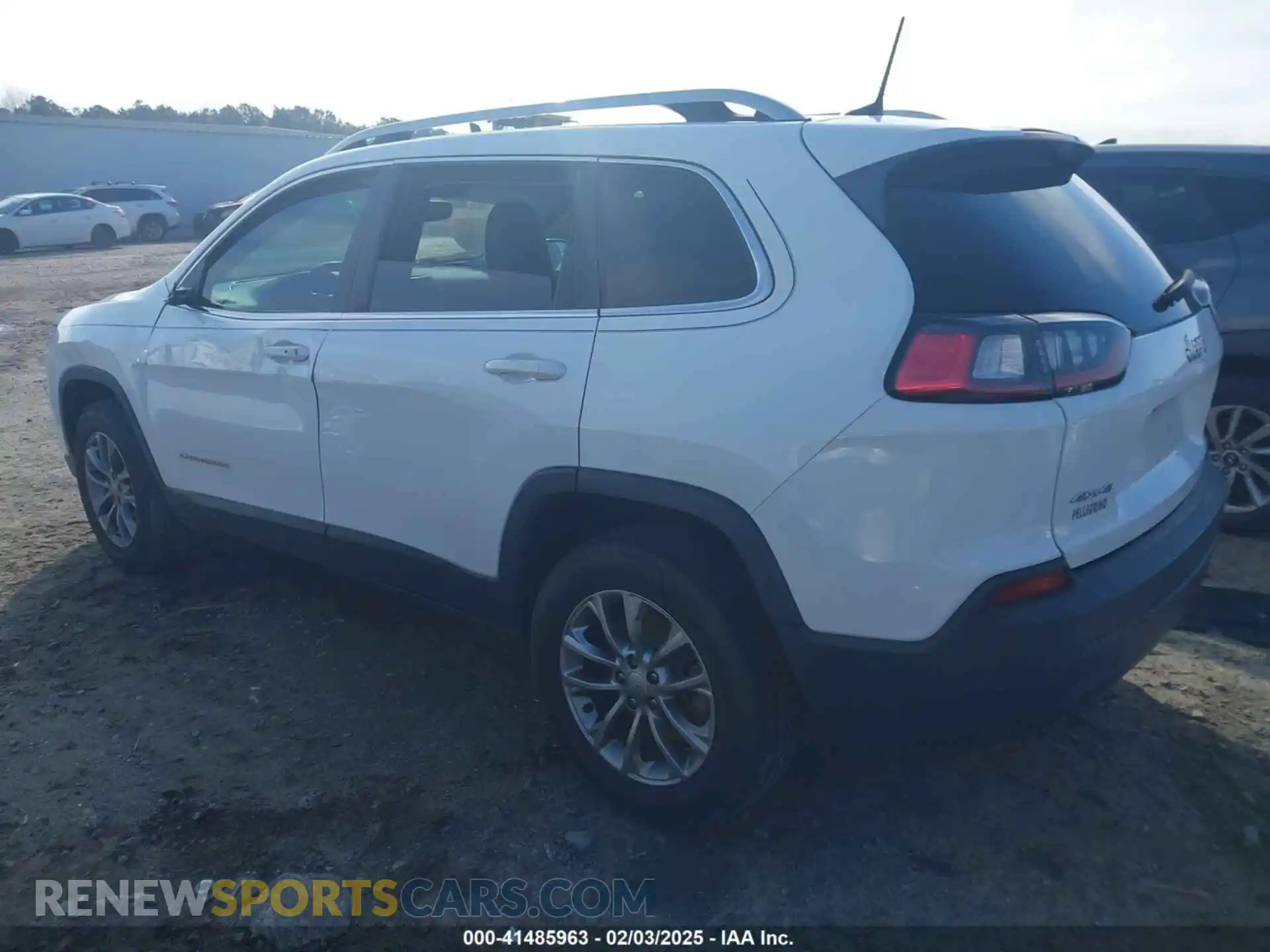 3 Photograph of a damaged car 1C4PJMLB0KD105309 JEEP CHEROKEE 2019