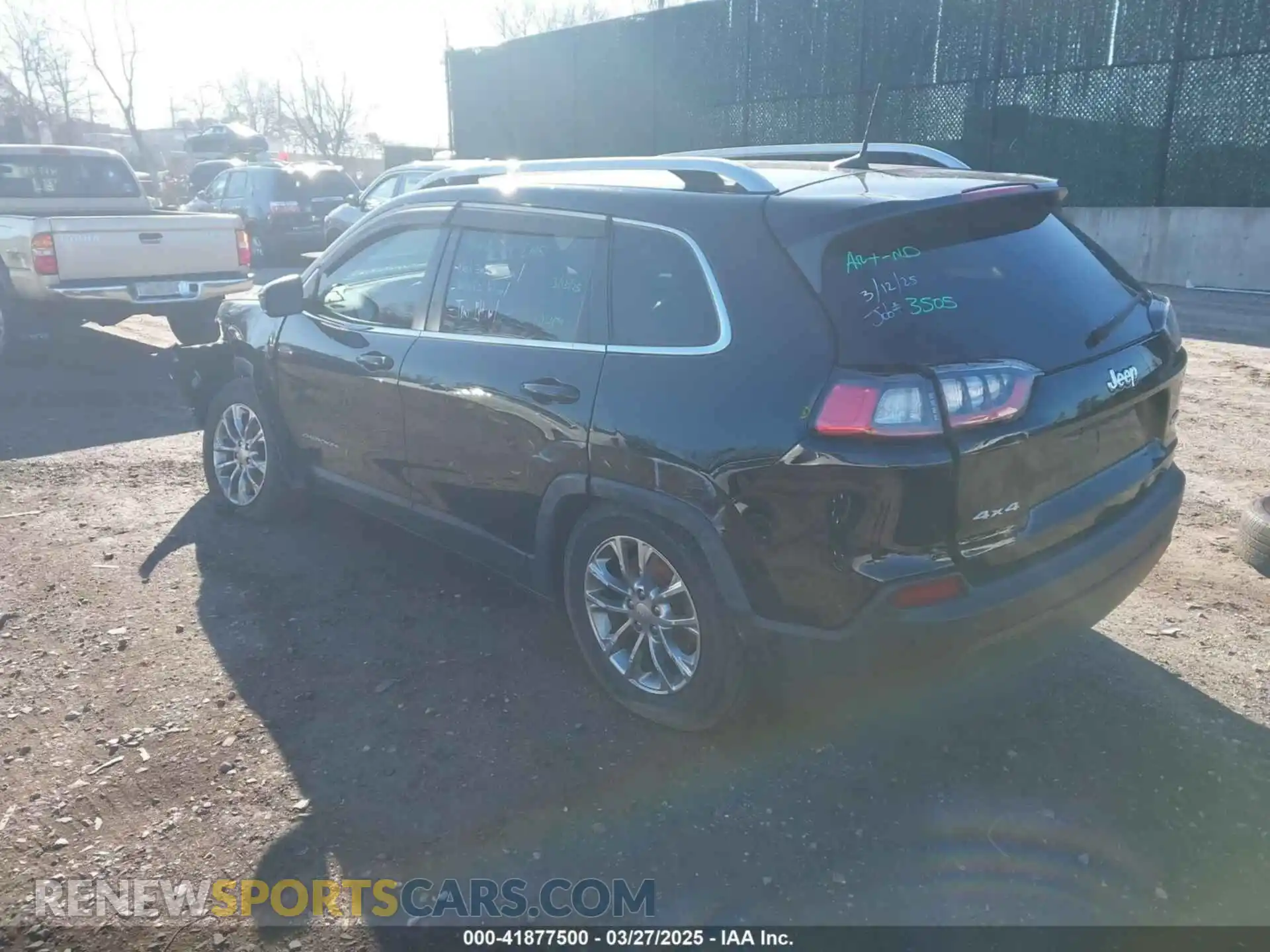 3 Photograph of a damaged car 1C4PJMLB2KD261304 JEEP CHEROKEE 2019