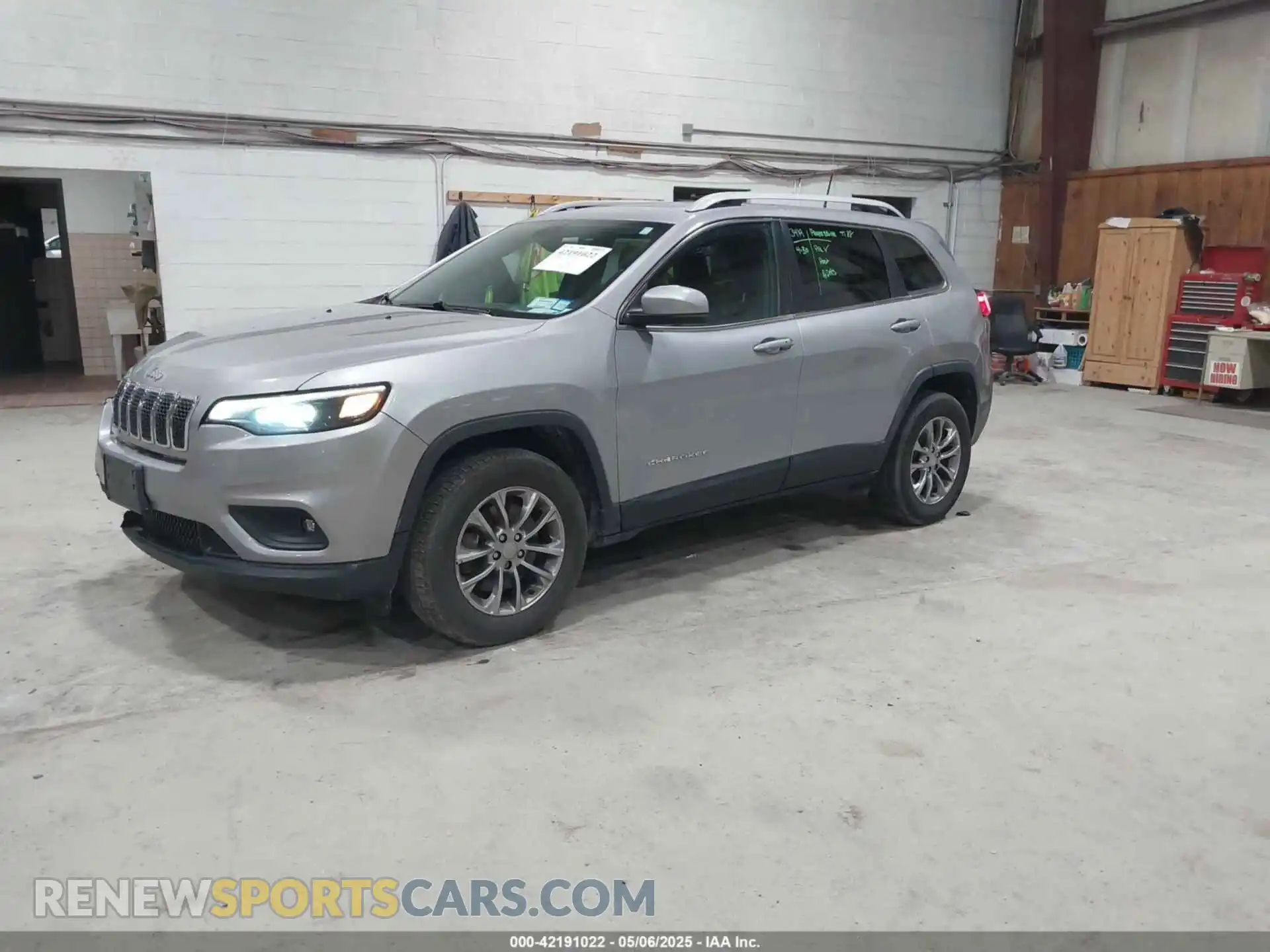 2 Photograph of a damaged car 1C4PJMLB2KD289149 JEEP CHEROKEE 2019