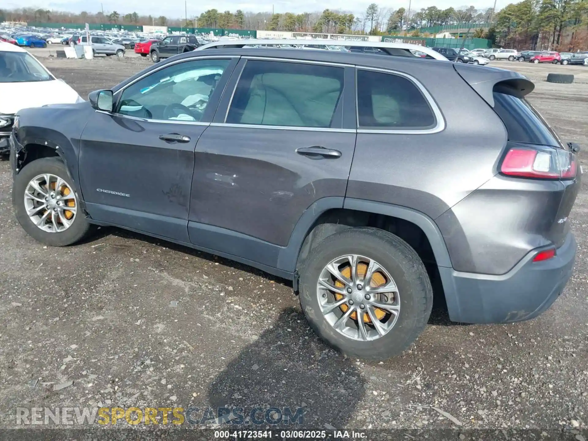 3 Photograph of a damaged car 1C4PJMLB2KD317256 JEEP CHEROKEE 2019