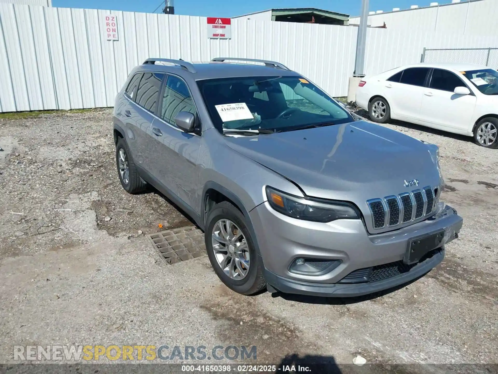 1 Photograph of a damaged car 1C4PJMLB3KD194549 JEEP CHEROKEE 2019