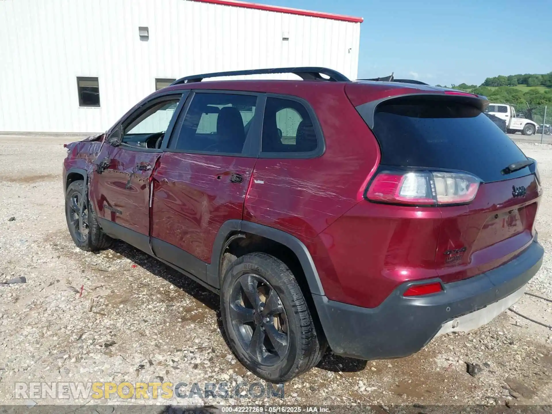 3 Photograph of a damaged car 1C4PJMLB3KD400324 JEEP CHEROKEE 2019