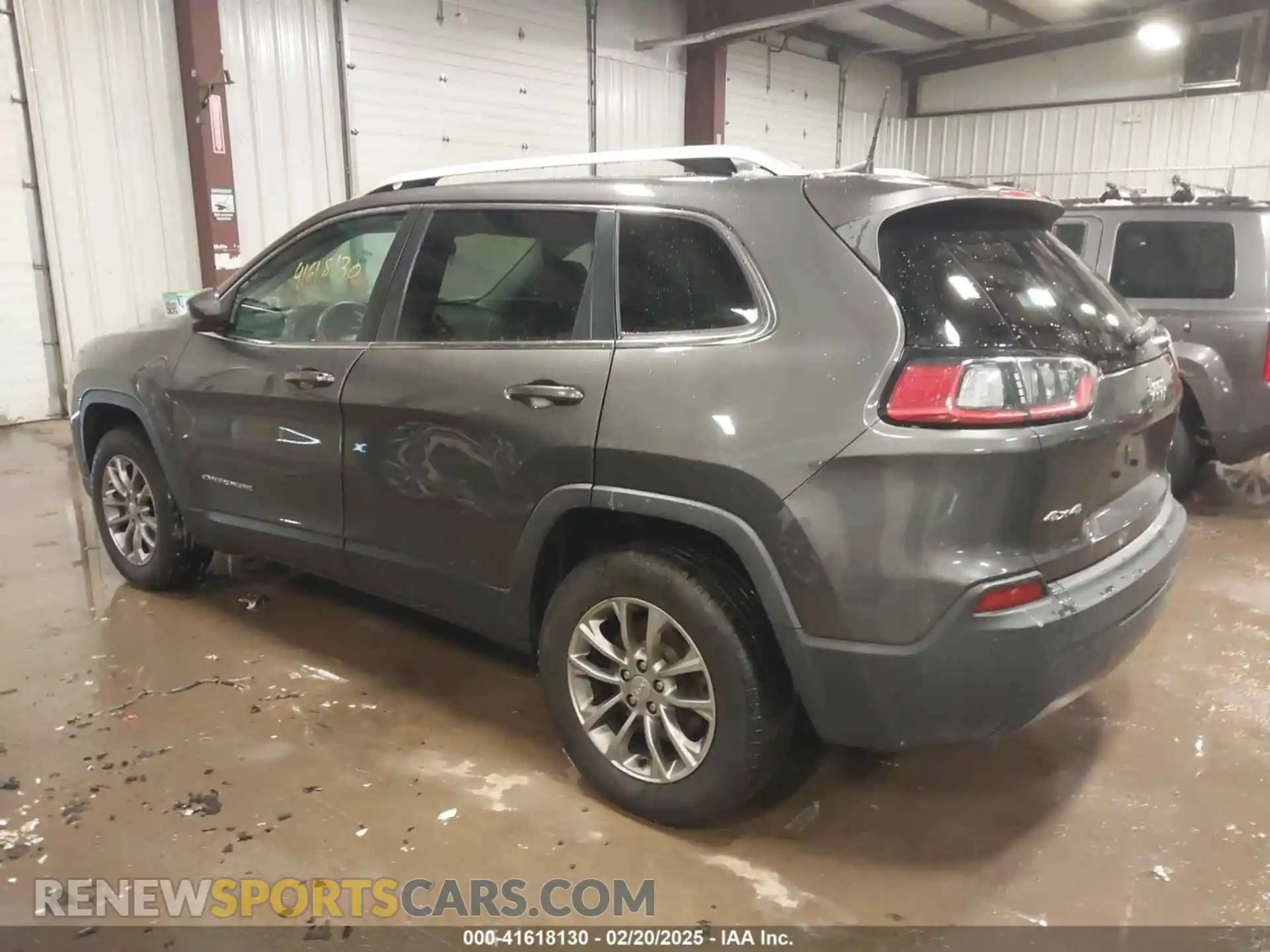 3 Photograph of a damaged car 1C4PJMLB4KD307179 JEEP CHEROKEE 2019