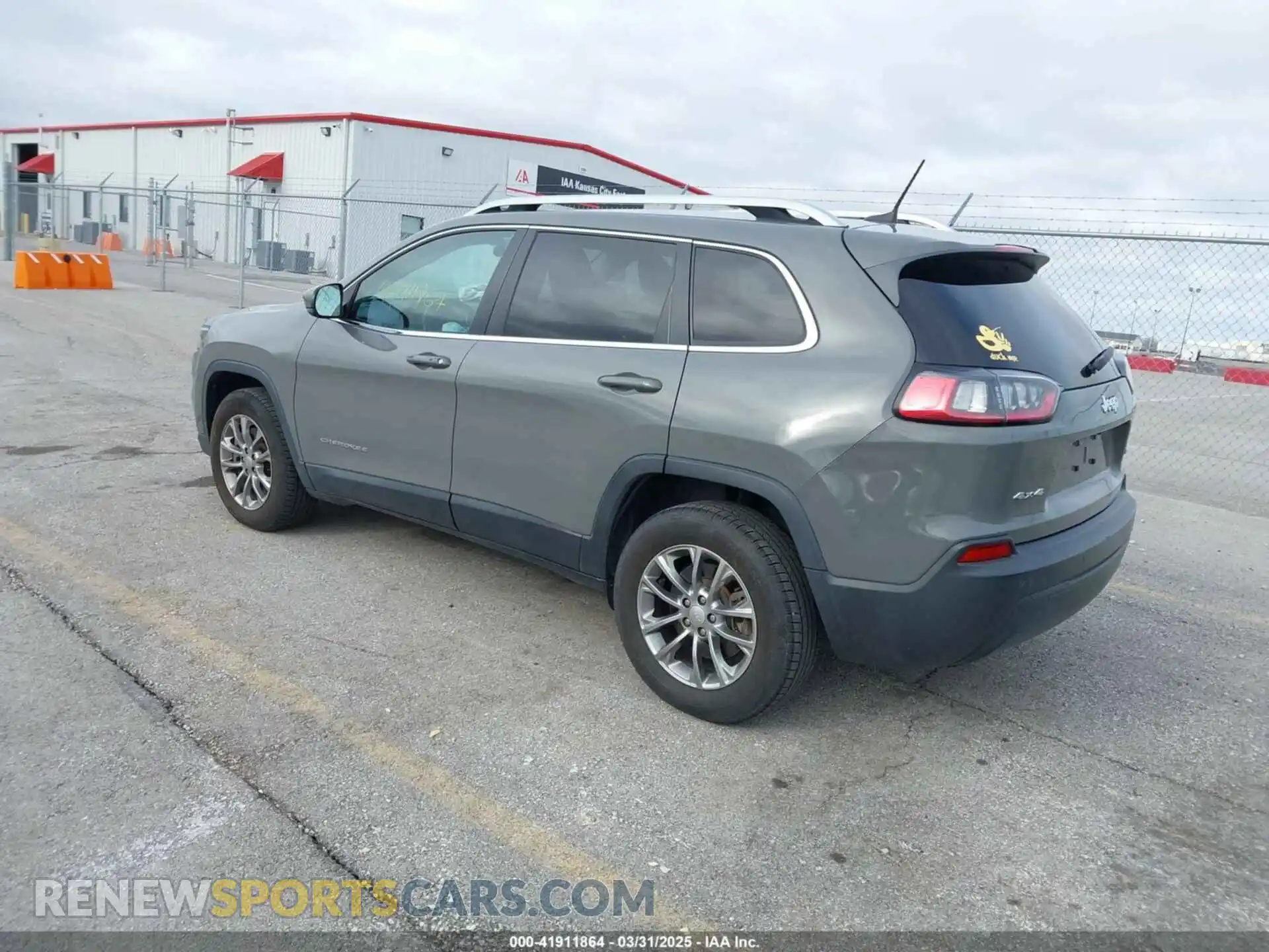 3 Photograph of a damaged car 1C4PJMLB5KD440162 JEEP CHEROKEE 2019