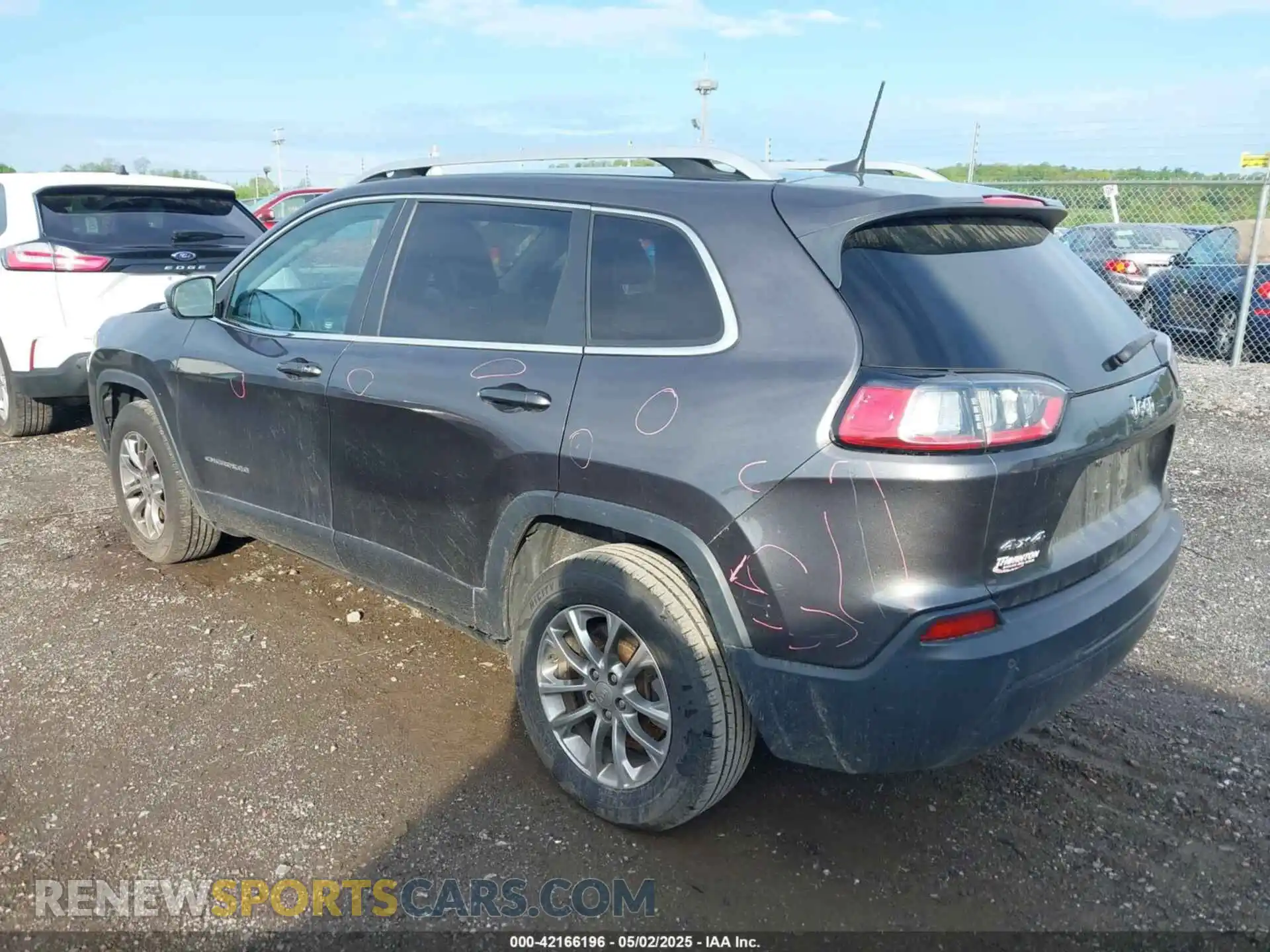 3 Photograph of a damaged car 1C4PJMLB8KD208039 JEEP CHEROKEE 2019