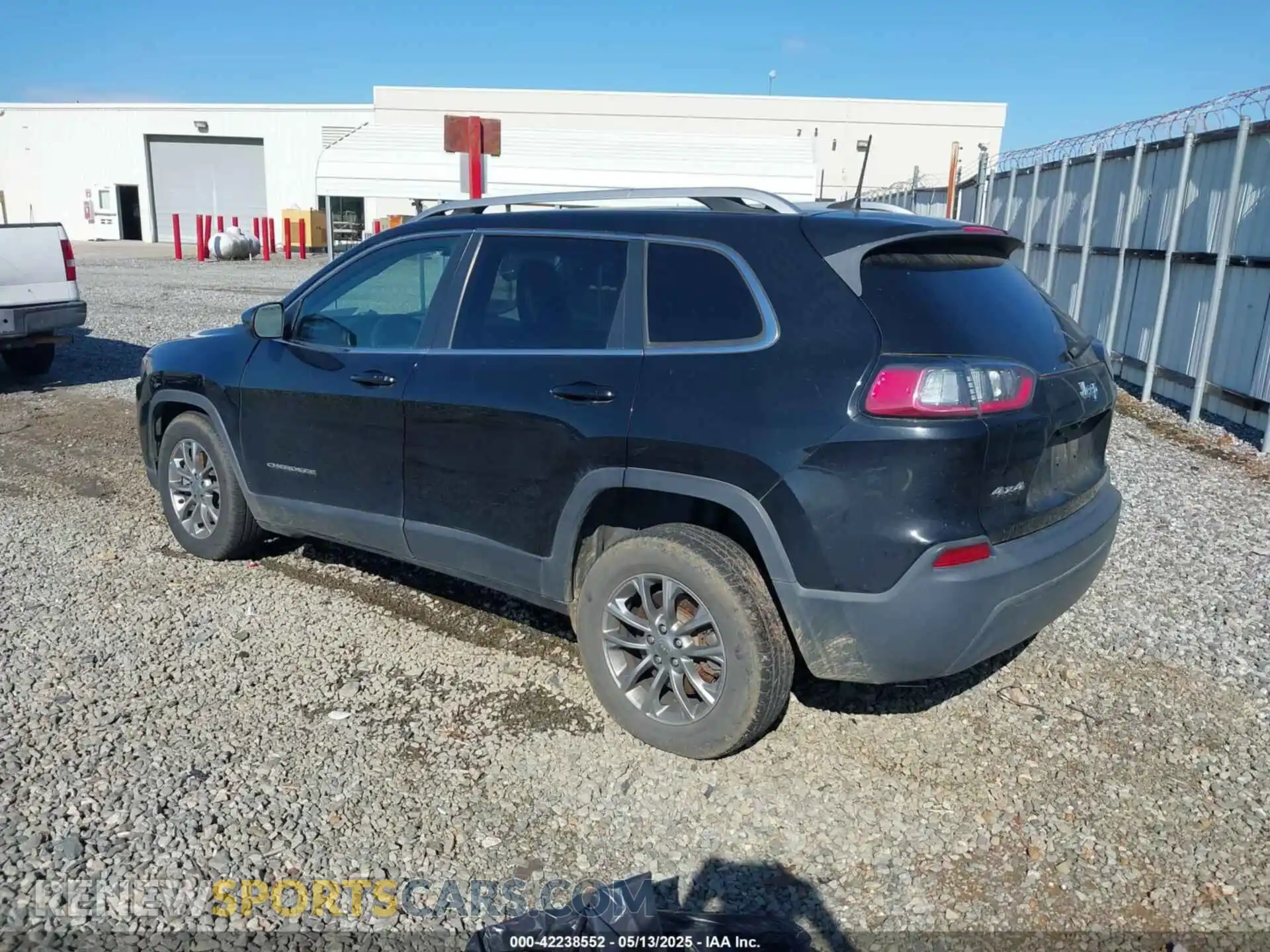 3 Photograph of a damaged car 1C4PJMLBXKD229927 JEEP CHEROKEE 2019