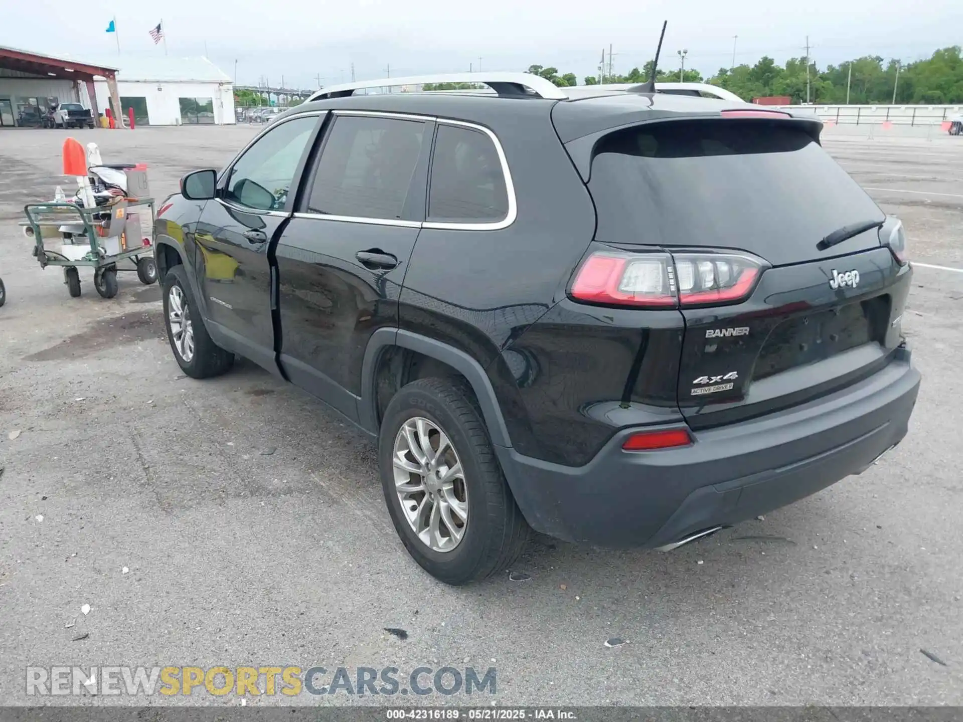 3 Photograph of a damaged car 1C4PJMLN4KD167192 JEEP CHEROKEE 2019