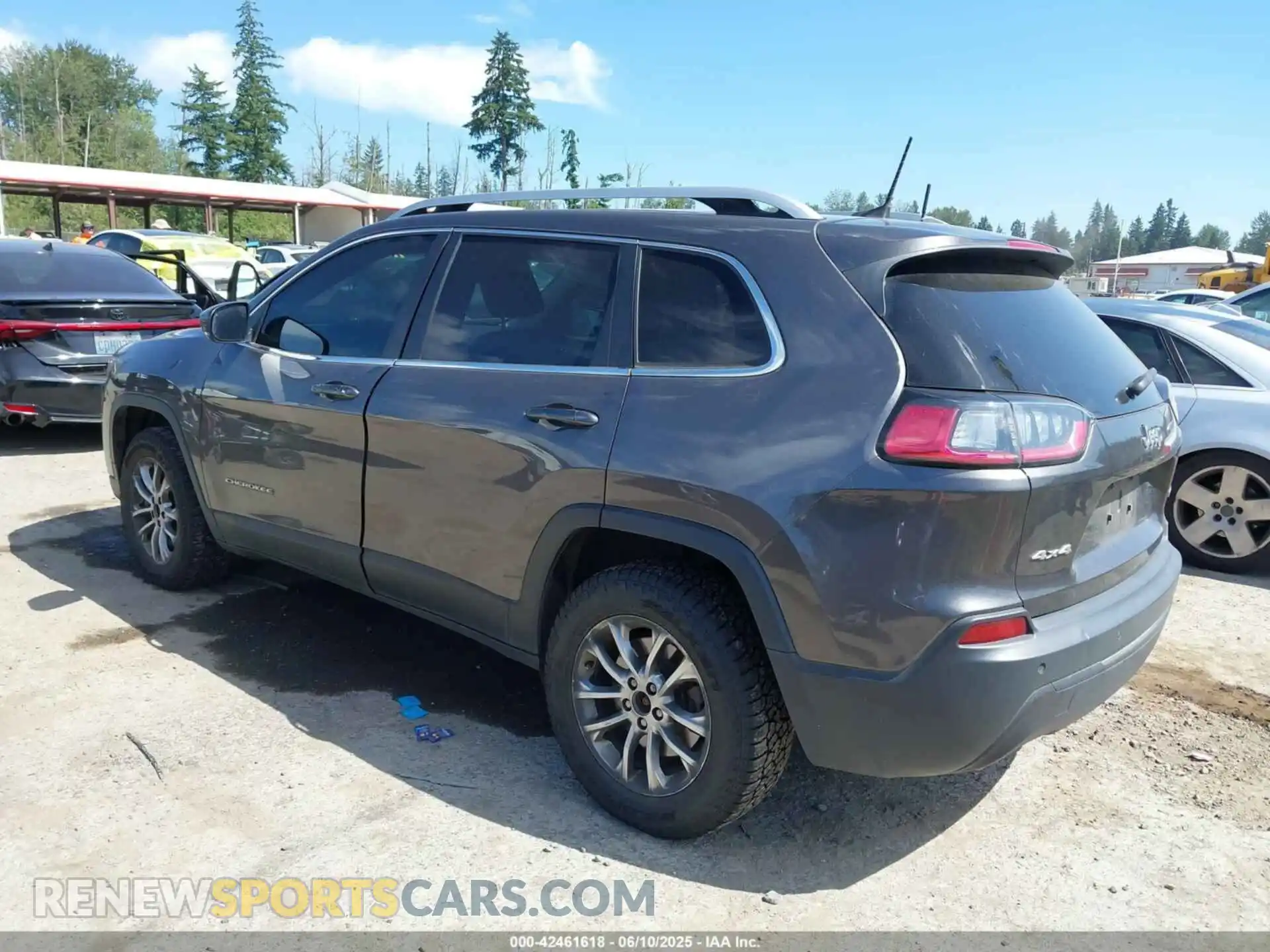3 Photograph of a damaged car 1C4PJMLNXKD195563 JEEP CHEROKEE 2019