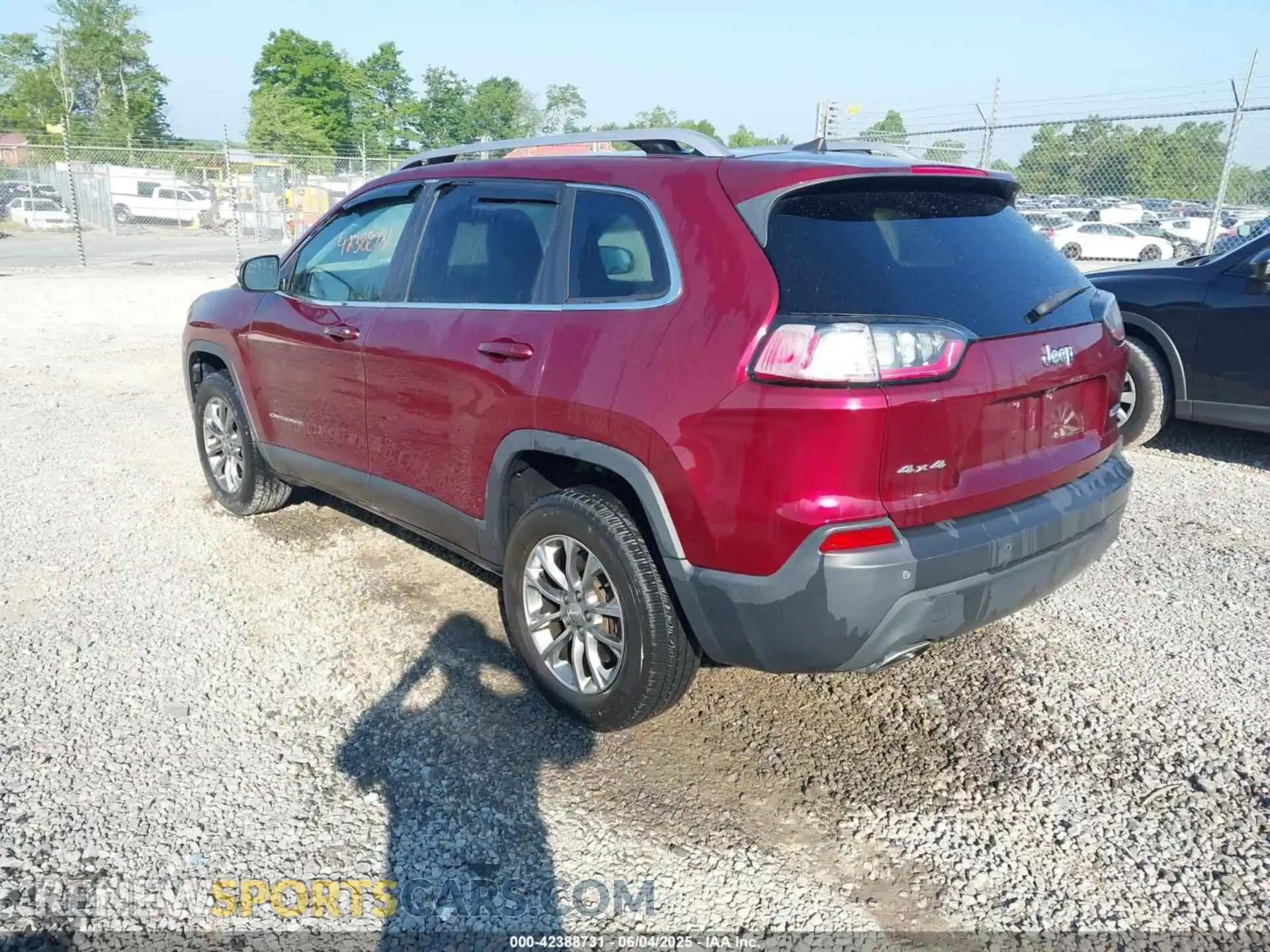 3 Photograph of a damaged car 1C4PJMLX0KD101546 JEEP CHEROKEE 2019