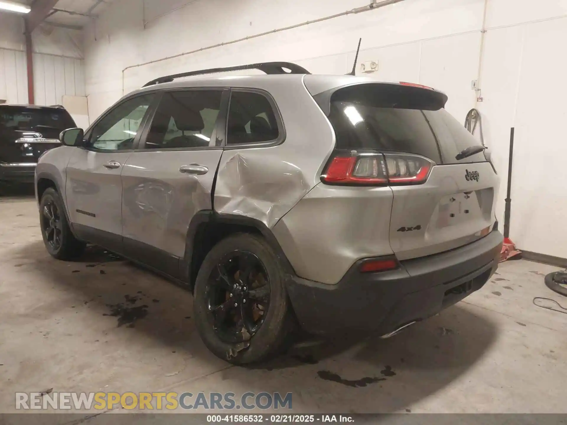 3 Photograph of a damaged car 1C4PJMLX2KD427395 JEEP CHEROKEE 2019