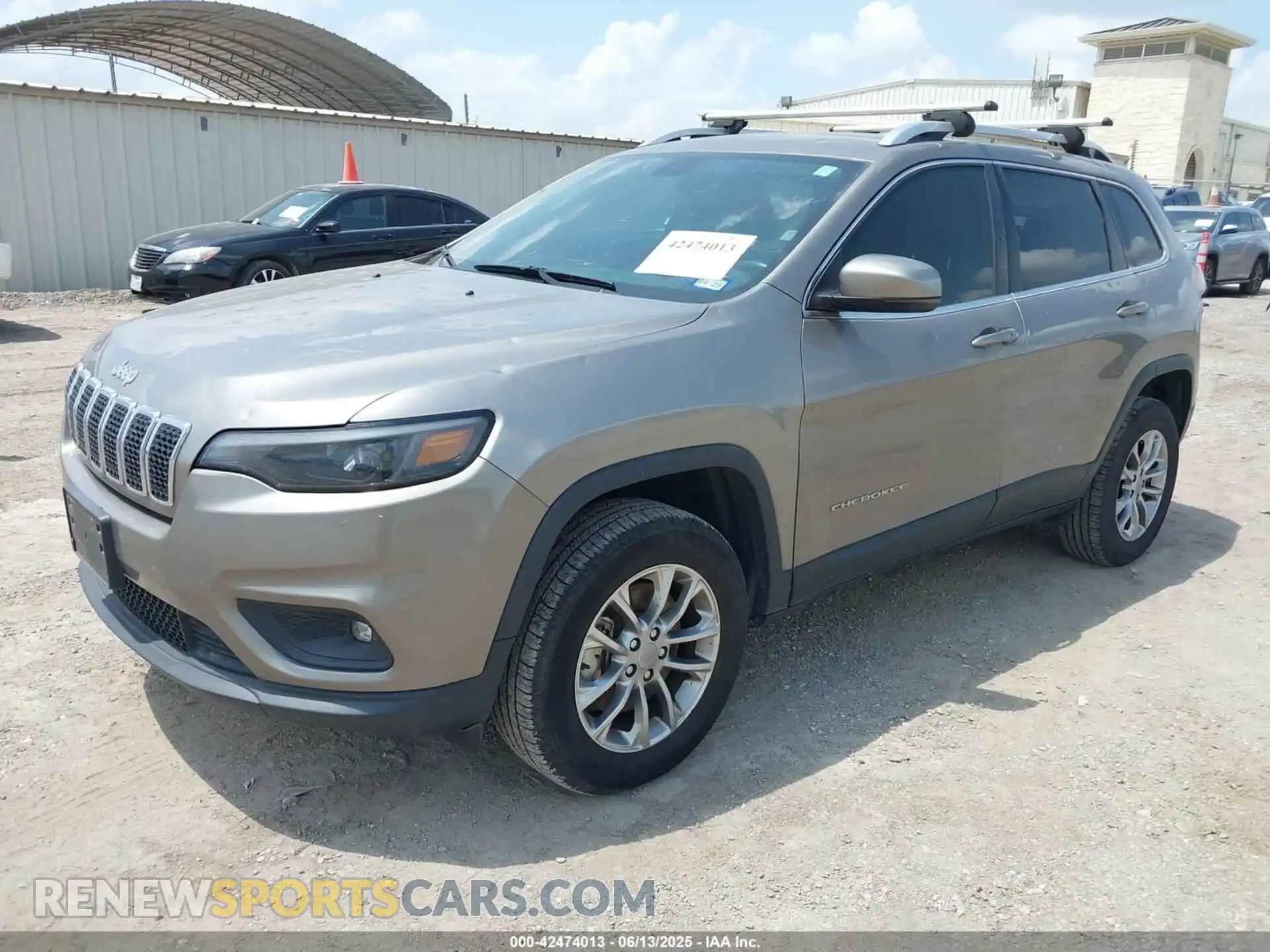 2 Photograph of a damaged car 1C4PJMLX3KD105008 JEEP CHEROKEE 2019