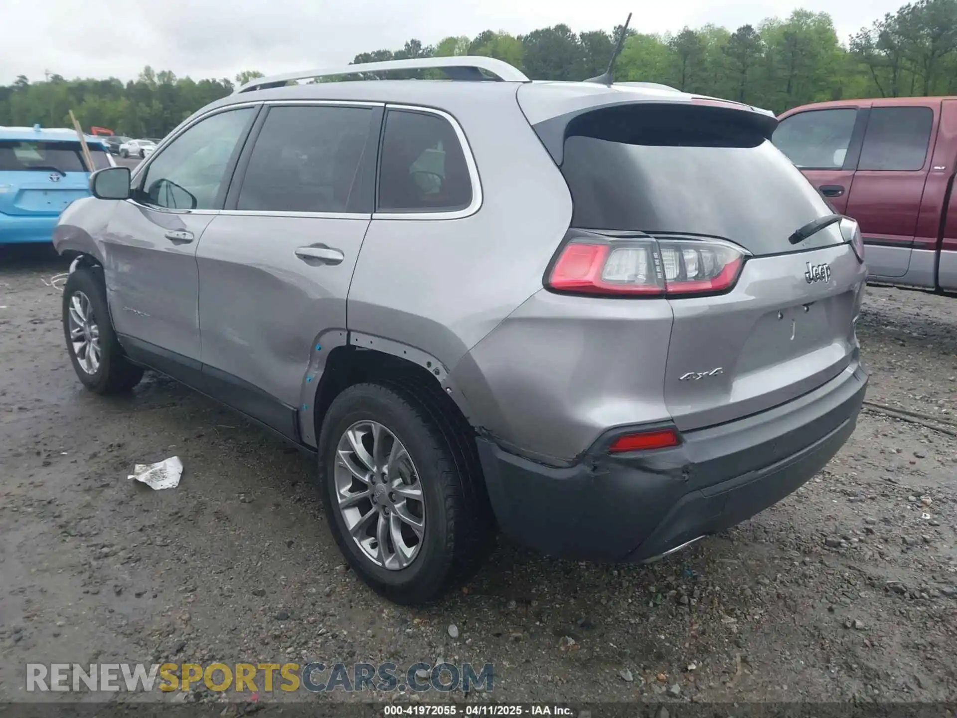 3 Photograph of a damaged car 1C4PJMLX7KD104542 JEEP CHEROKEE 2019