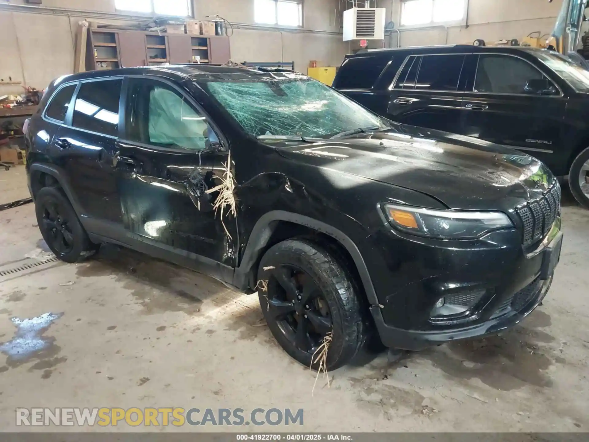 1 Photograph of a damaged car 1C4PJMLX7KD283570 JEEP CHEROKEE 2019