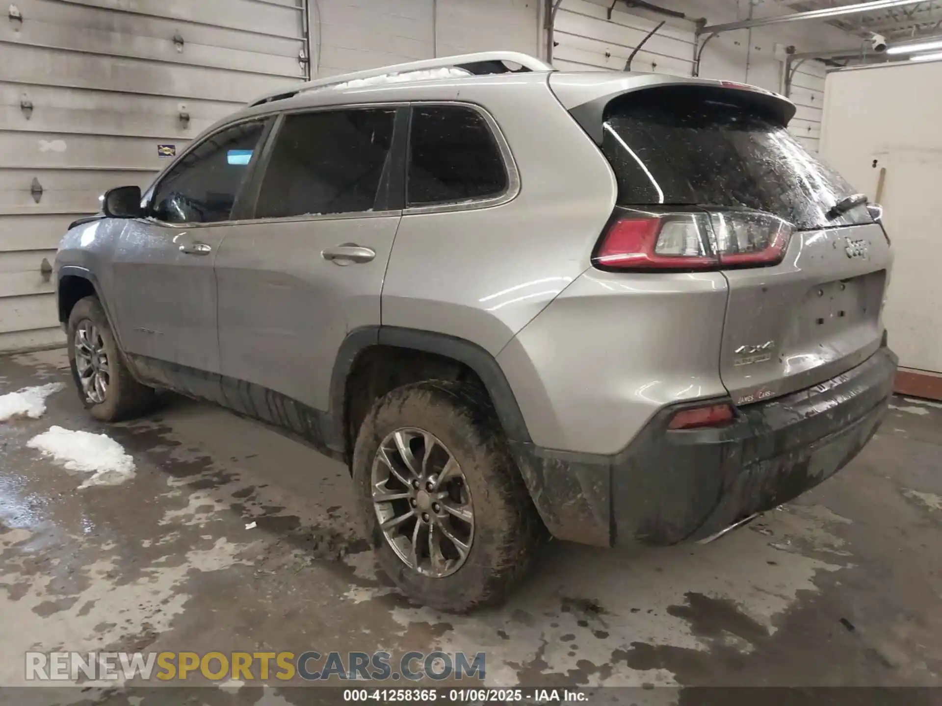 3 Photograph of a damaged car 1C4PJMLX8KD137307 JEEP CHEROKEE 2019
