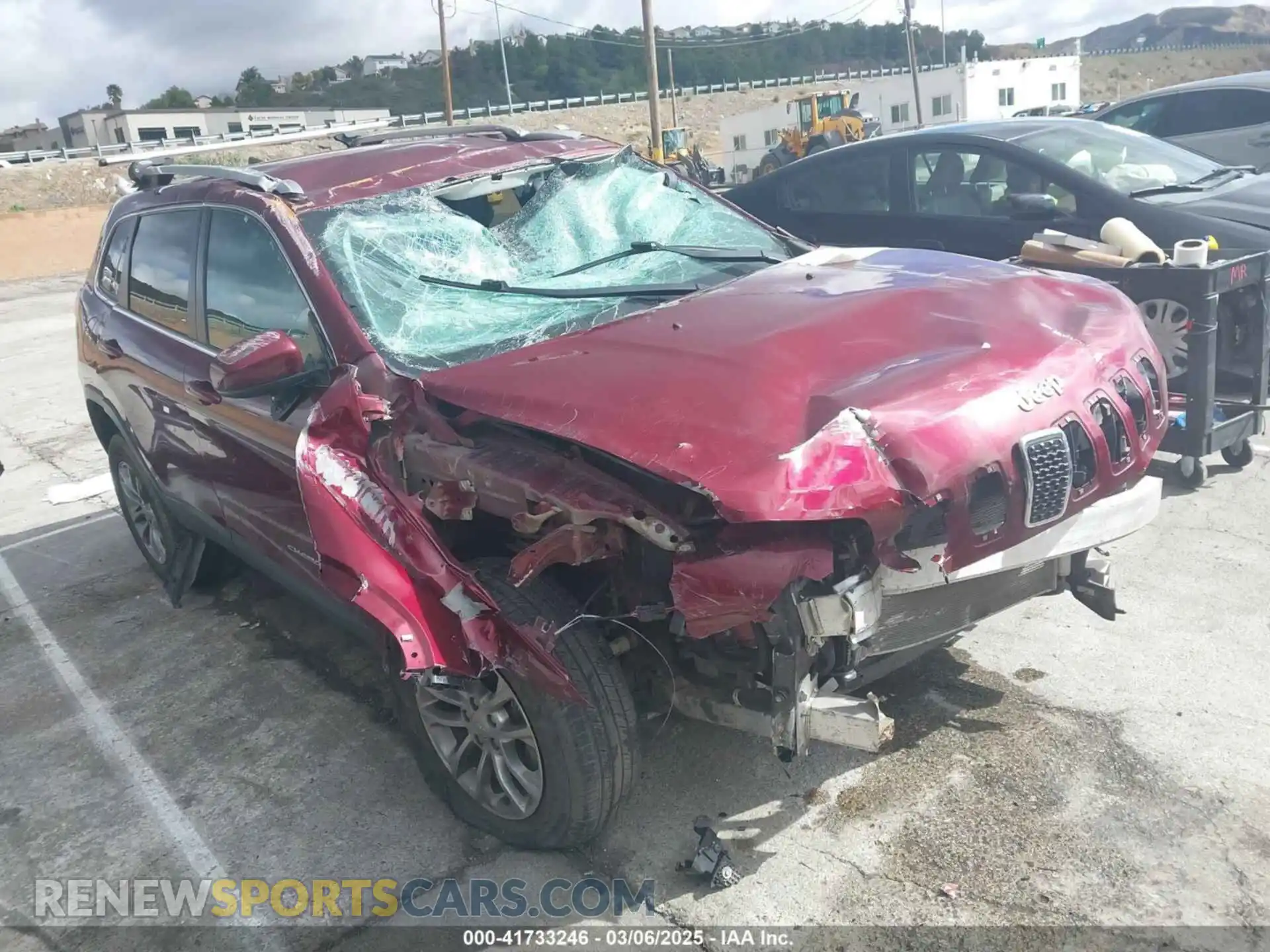 1 Photograph of a damaged car 1C4PJMLX8KD330606 JEEP CHEROKEE 2019