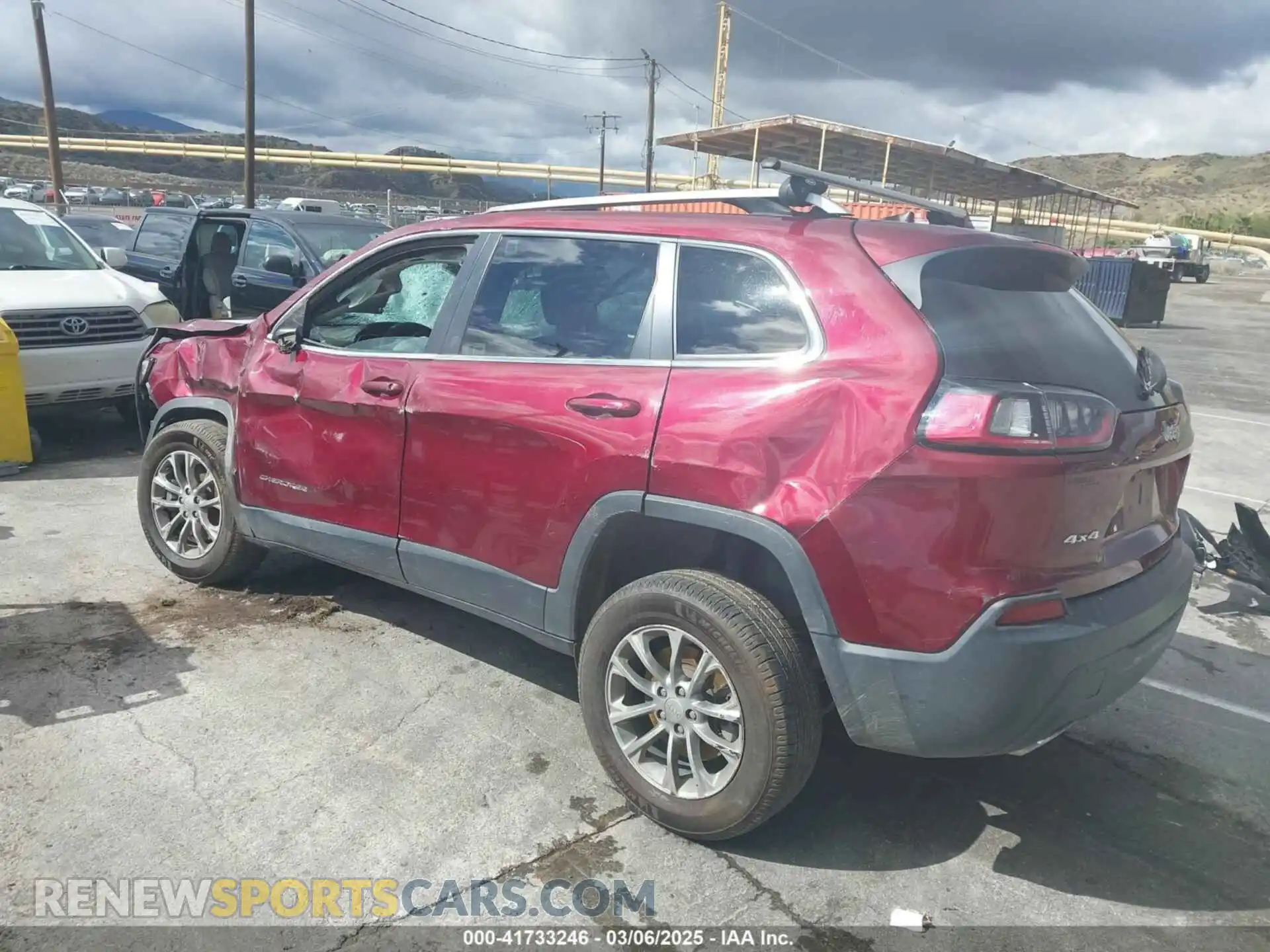 3 Photograph of a damaged car 1C4PJMLX8KD330606 JEEP CHEROKEE 2019