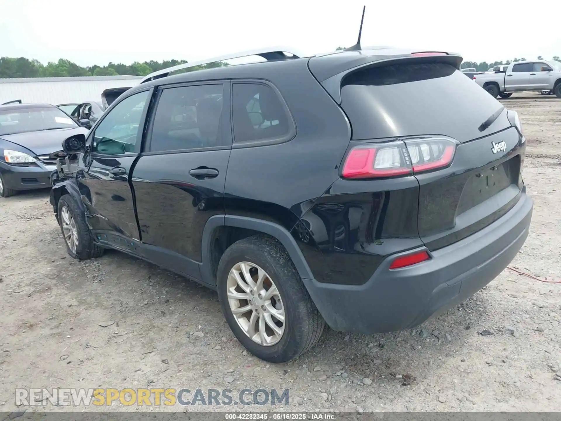 3 Photograph of a damaged car 1C4PJLCB5LD539057 JEEP CHEROKEE 2020