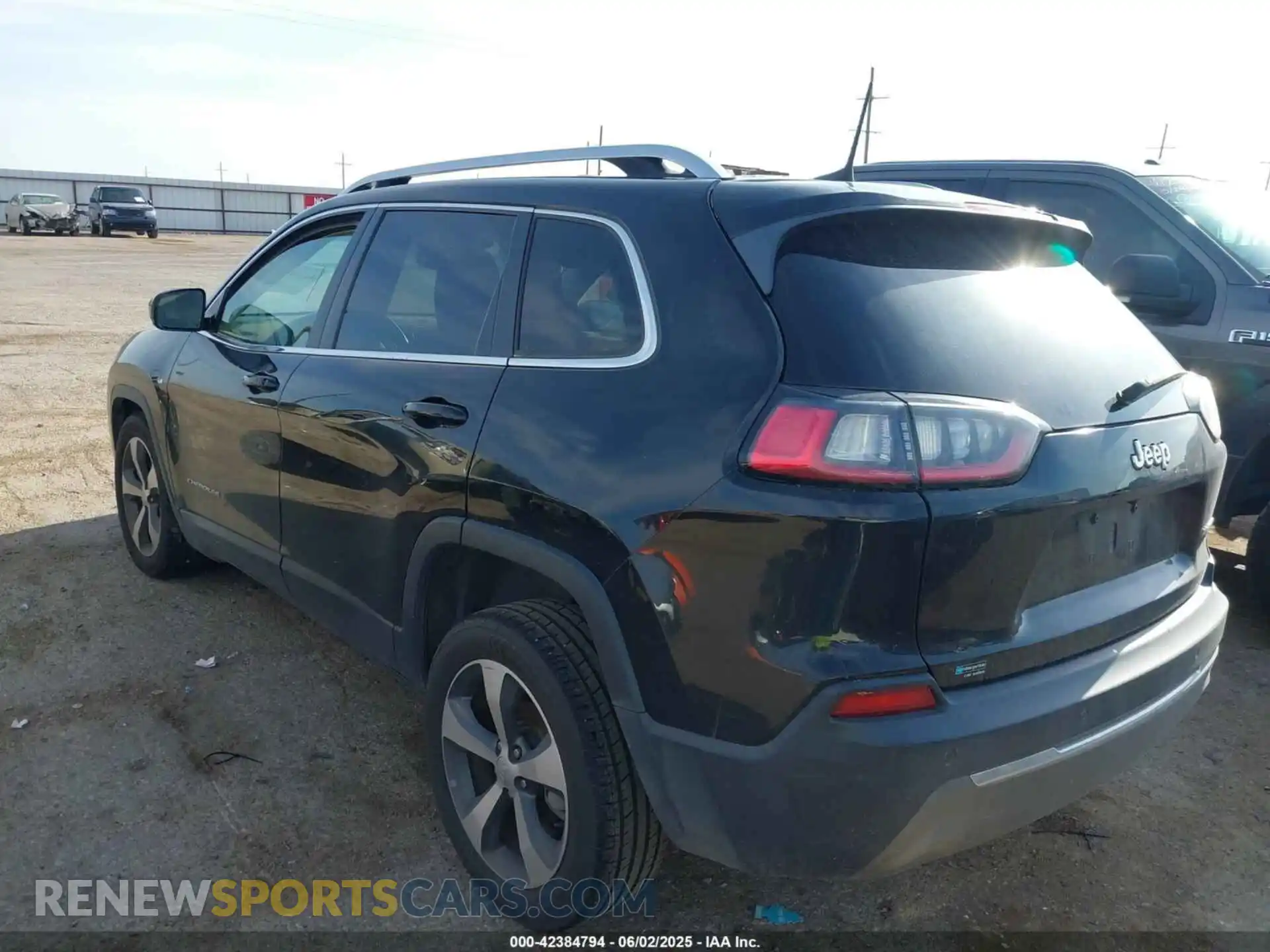 3 Photograph of a damaged car 1C4PJLDB9LD610338 JEEP CHEROKEE 2020