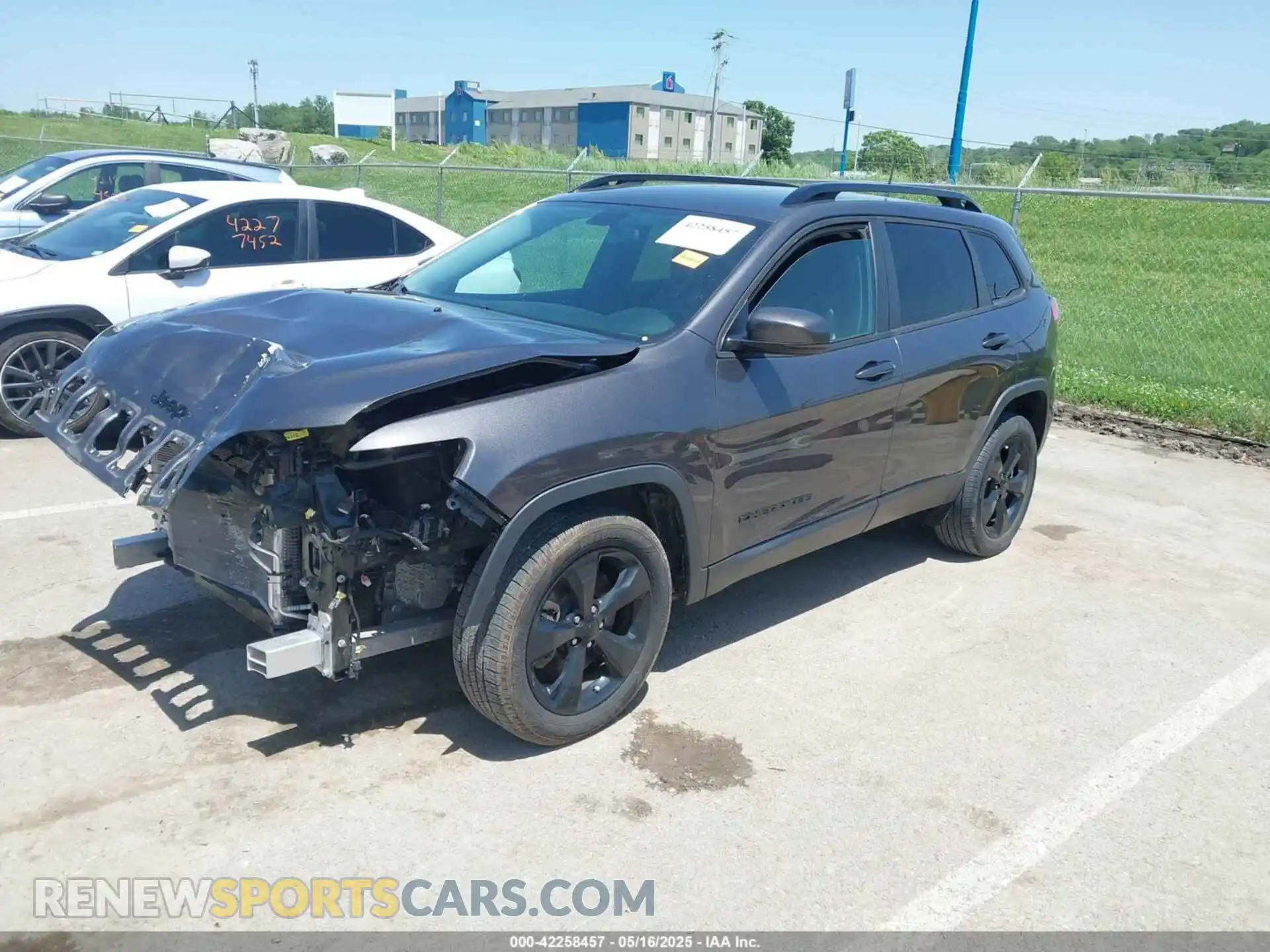 2 fotografías del automóvil dañado 1C4PJLLB4LD530396 JEEP CHEROKEE 2020