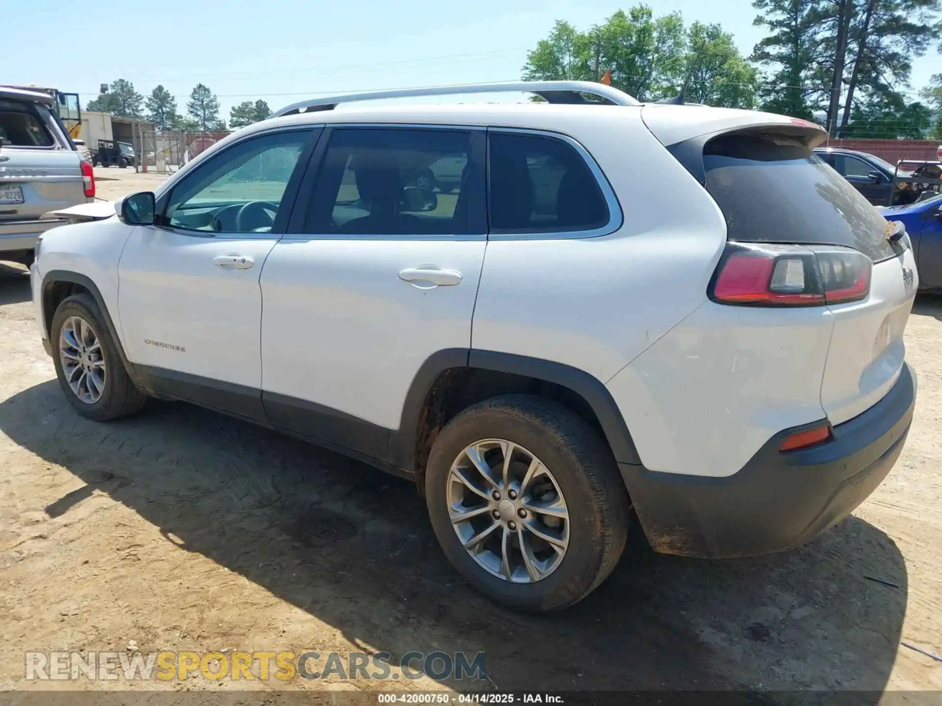 3 Photograph of a damaged car 1C4PJLLB5LD653768 JEEP CHEROKEE 2020