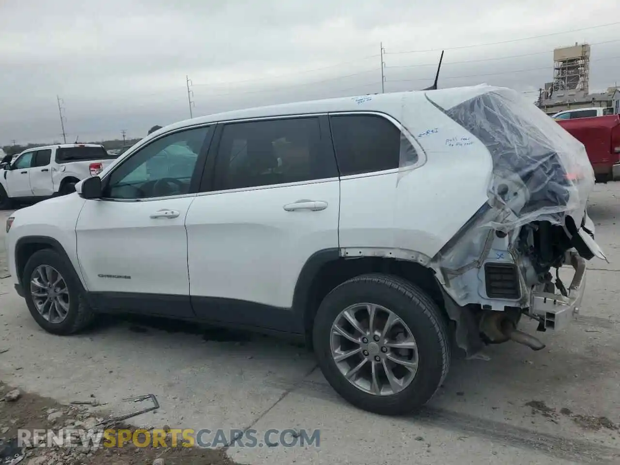 2 Photograph of a damaged car 1C4PJLLB7LD573789 JEEP CHEROKEE 2020