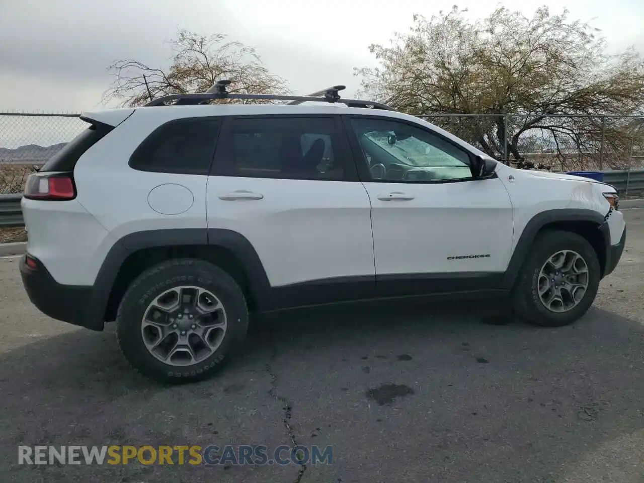 3 Photograph of a damaged car 1C4PJMBN9LD628762 JEEP CHEROKEE 2020