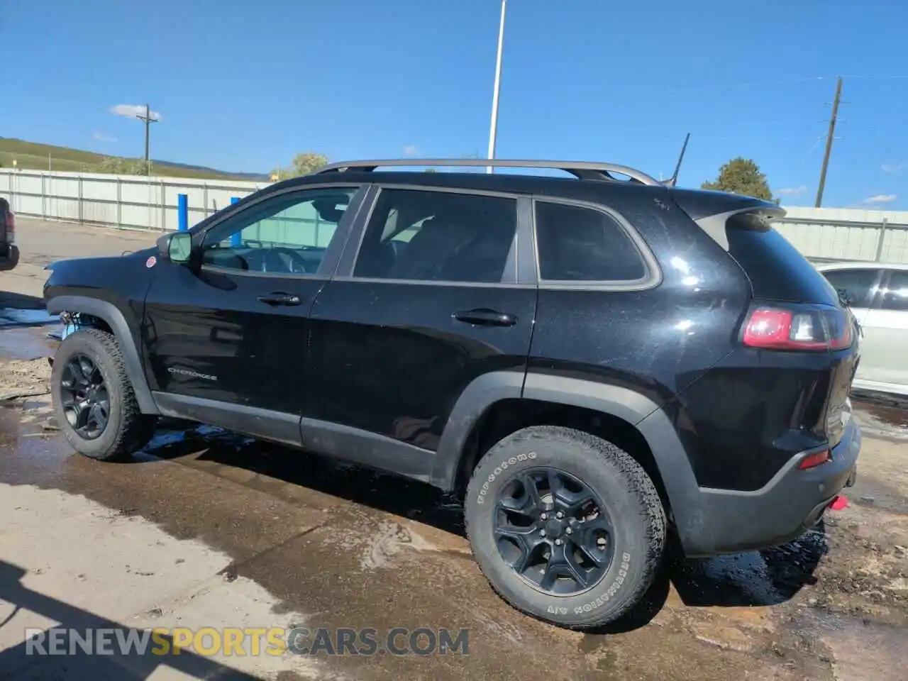 2 Photograph of a damaged car 1C4PJMBX4LD568343 JEEP CHEROKEE 2020