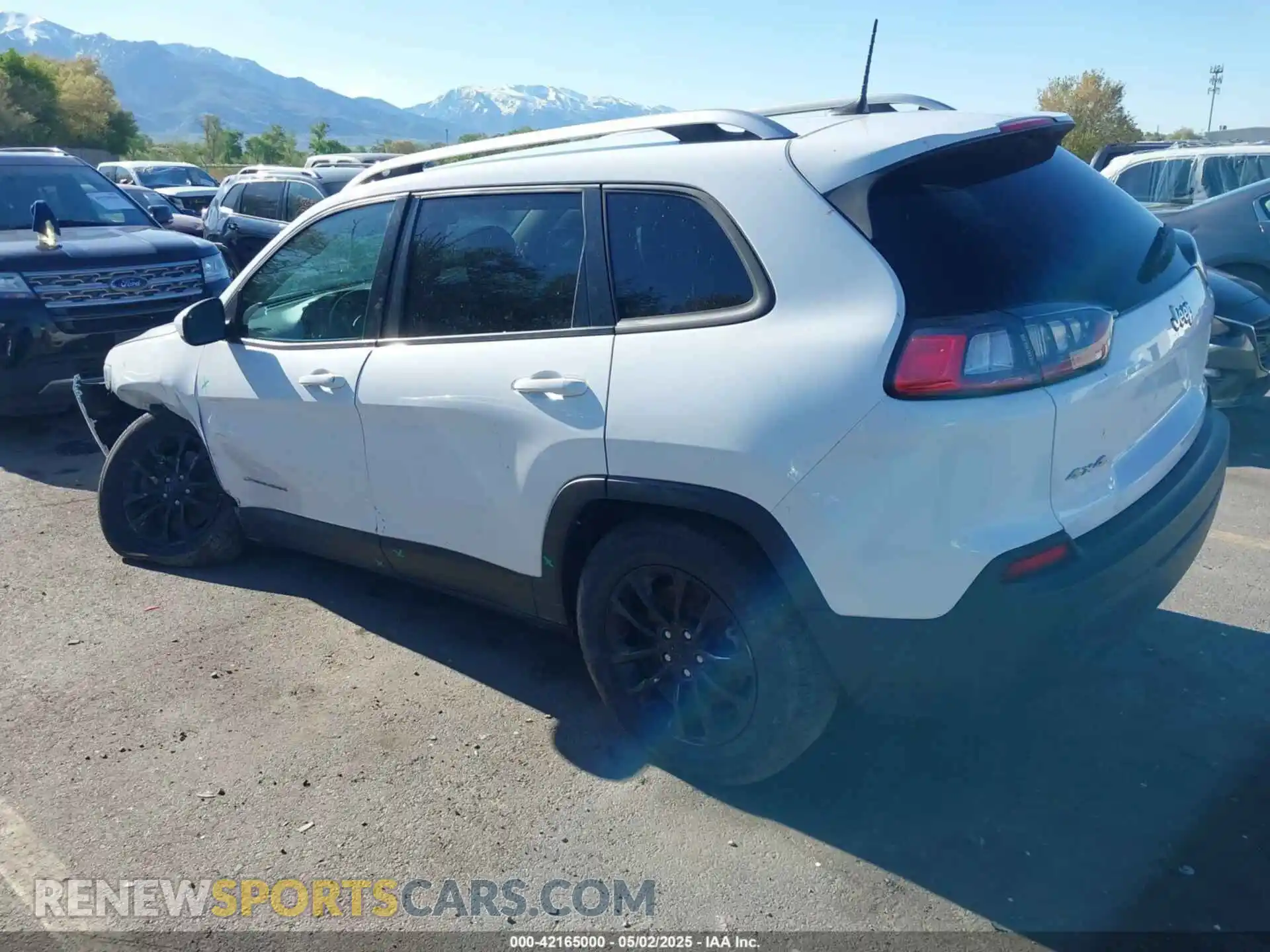 3 Photograph of a damaged car 1C4PJMCB0LD502665 JEEP CHEROKEE 2020