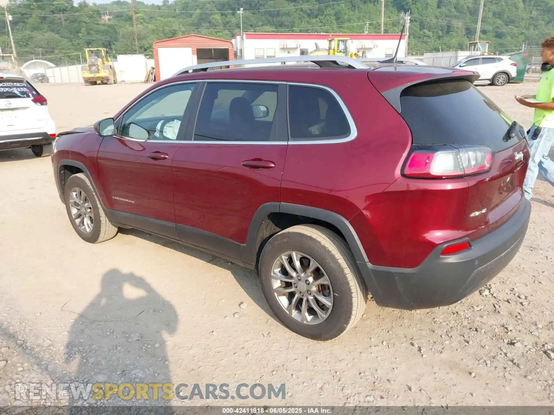 3 Photograph of a damaged car 1C4PJMLB6LD585258 JEEP CHEROKEE 2020