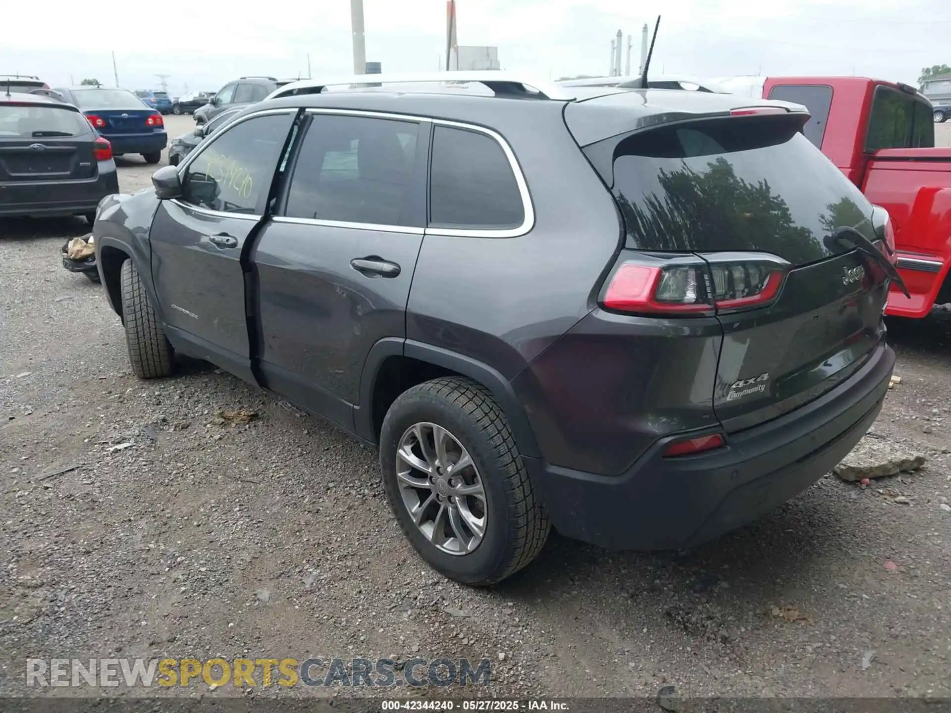 3 Photograph of a damaged car 1C4PJMLBXLD580130 JEEP CHEROKEE 2020