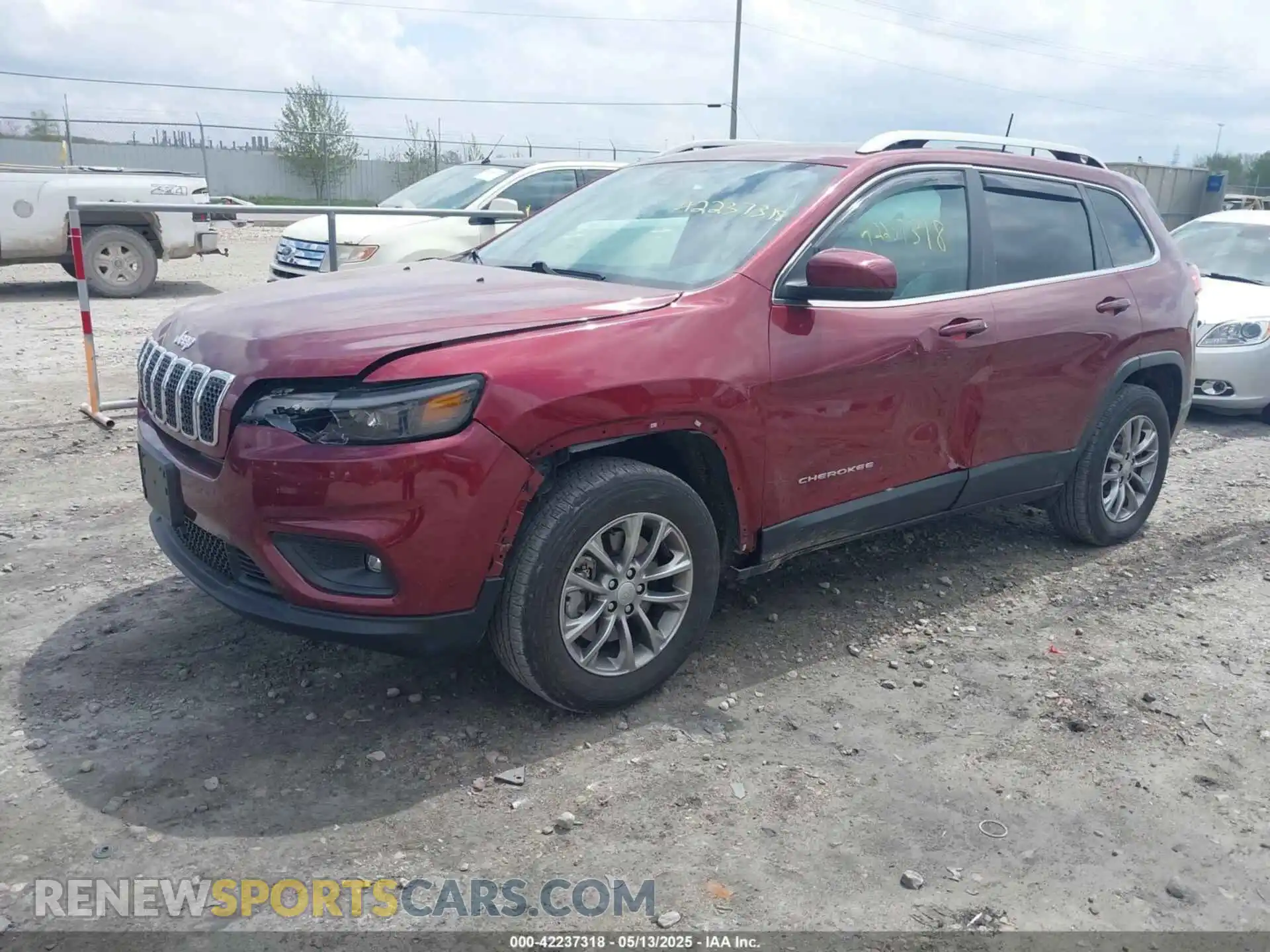 2 Photograph of a damaged car 1C4PJMLX0LD630948 JEEP CHEROKEE 2020