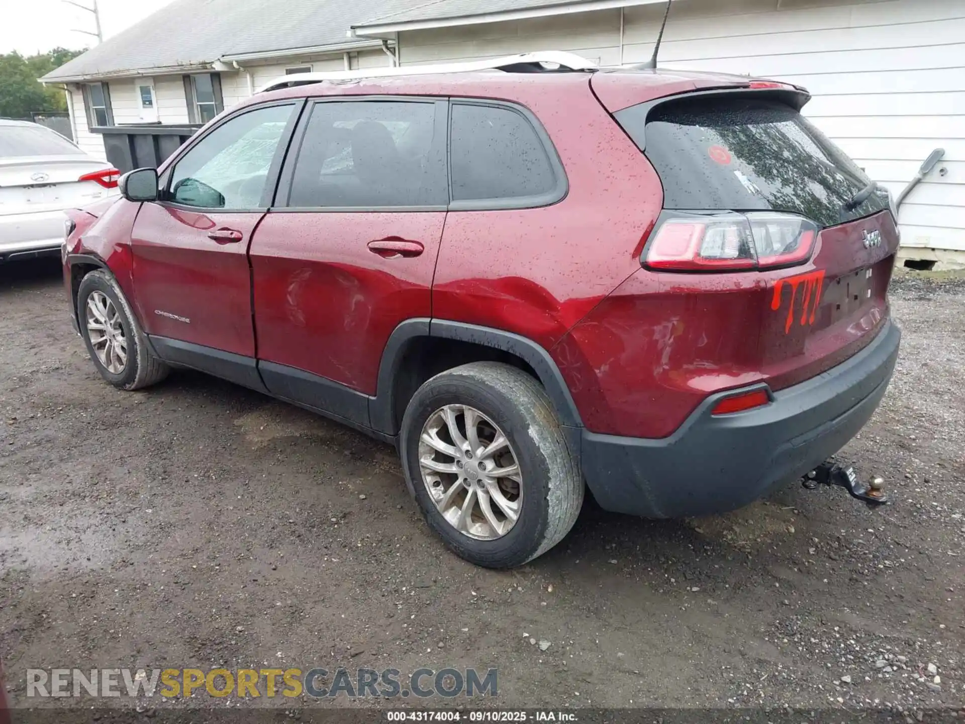 3 Photograph of a damaged car 1C4PJLCB0MD116243 JEEP CHEROKEE 2021